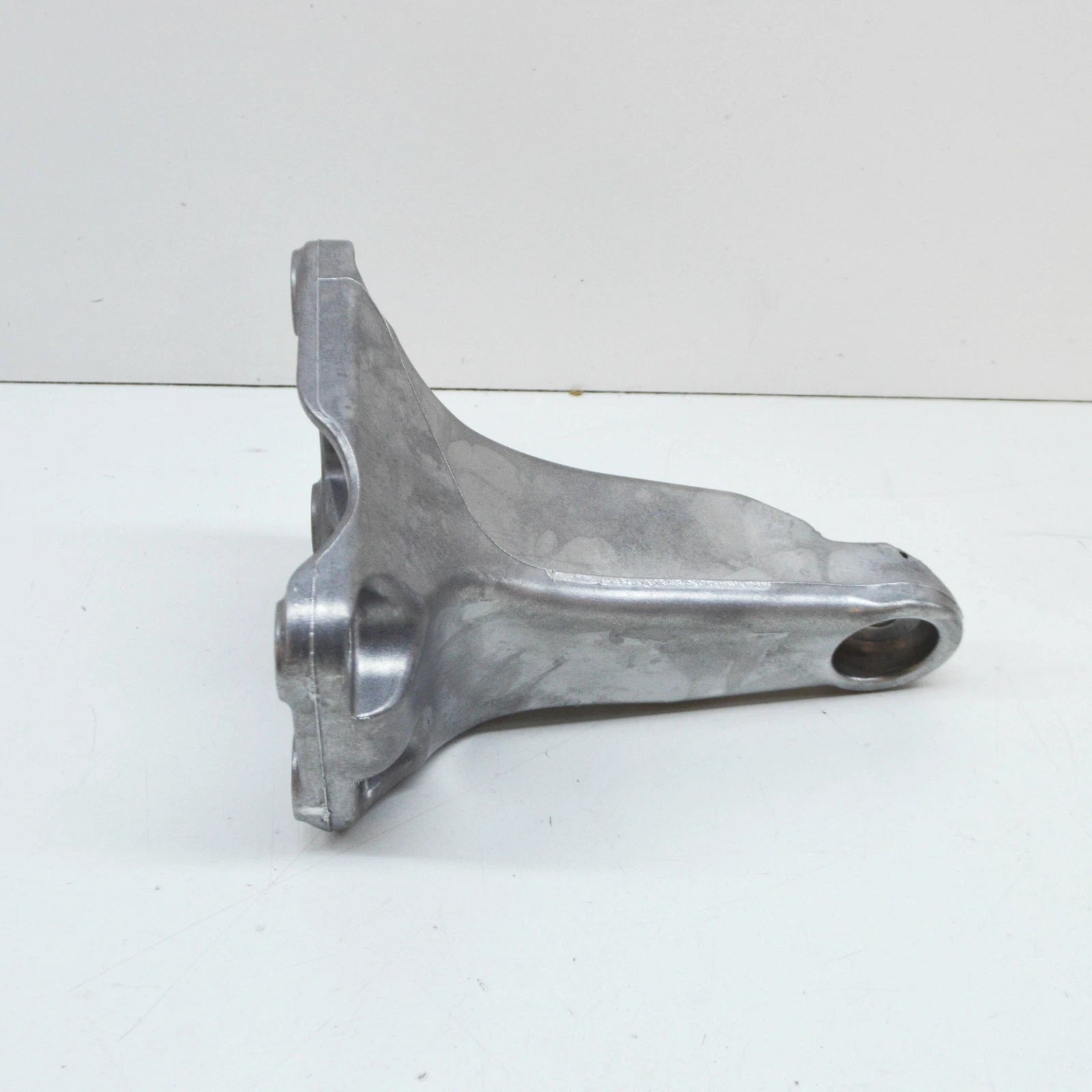 NEW BMW 1 F21 ENGINE RIGHT SIDE BRACKET 22116855822 ORIGINAL