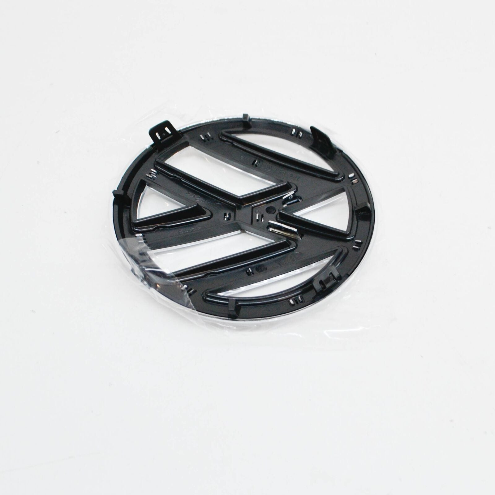 NEW VW TOUAREG 7P FRONT RADIATOR GRILLE EMBLEM 7P6853601AULM ORIGINAL