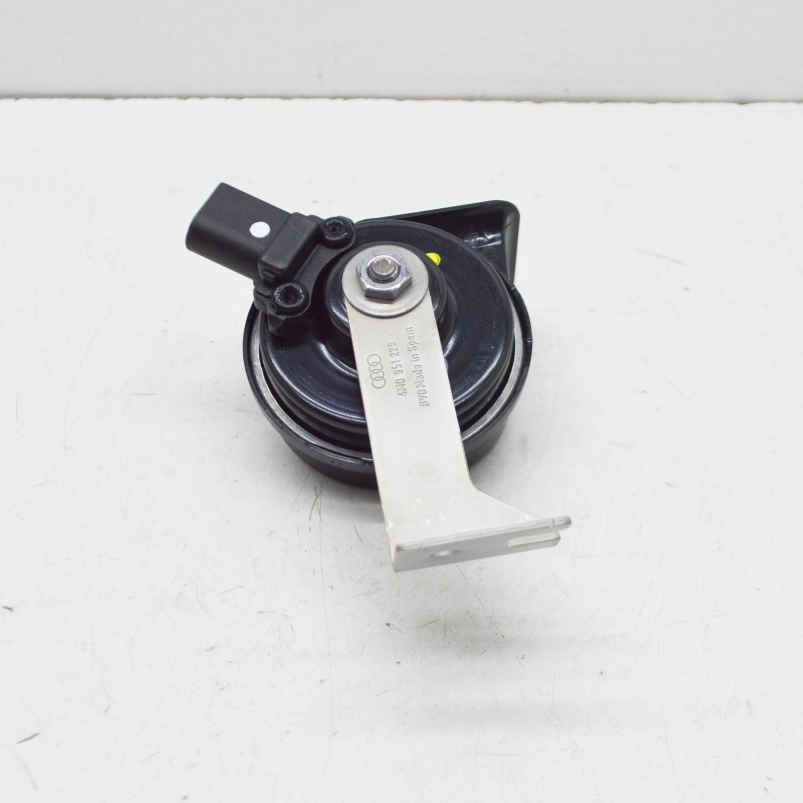 NEW AUDI Q7 4M LEFT LOW TONE HORN SIGNAL FANFARE 4M0951209 ORIGINAL