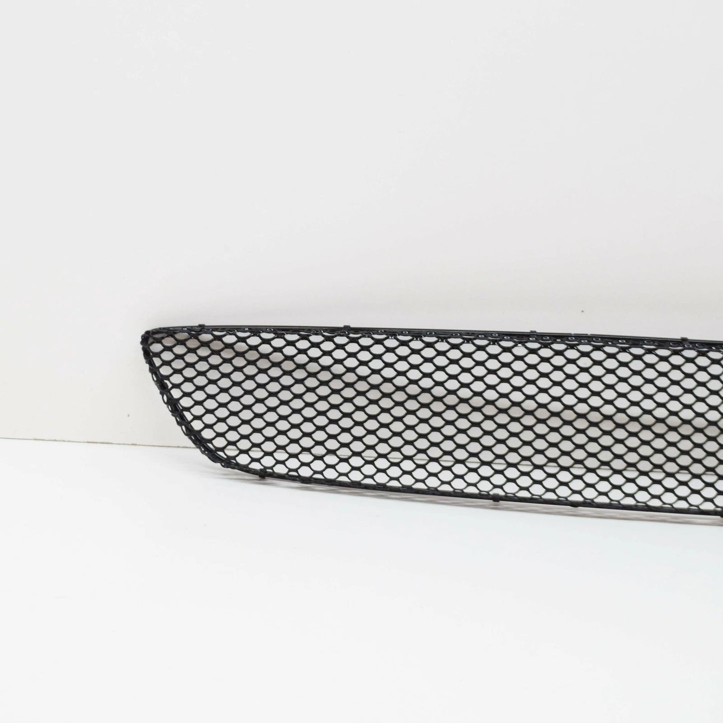 NEW MB E W211 FRONT BUMPER LOWER GRILLE A2118851153