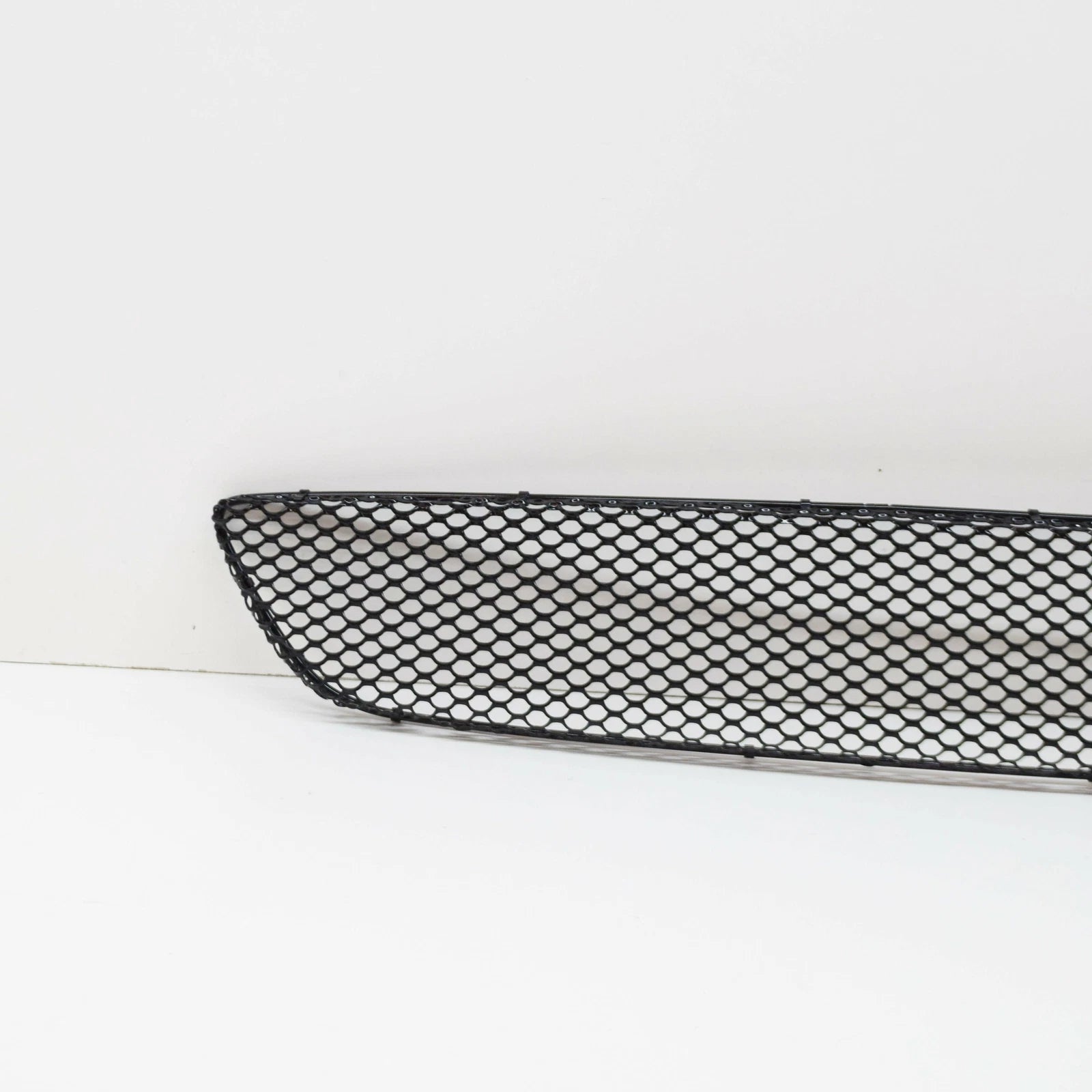 NEW MB E W211 FRONT BUMPER LOWER GRILLE A2118851153