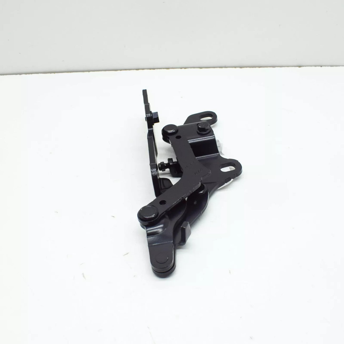 NEW BMW 3 E90 FRONT LEFT BONNET HINGE RHD 41617210677 7210677 ORIGINAL