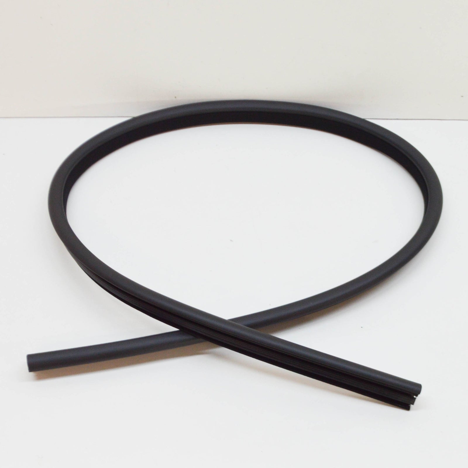 new mb e coupe c207 front left door edge protection a20769203769b00 original