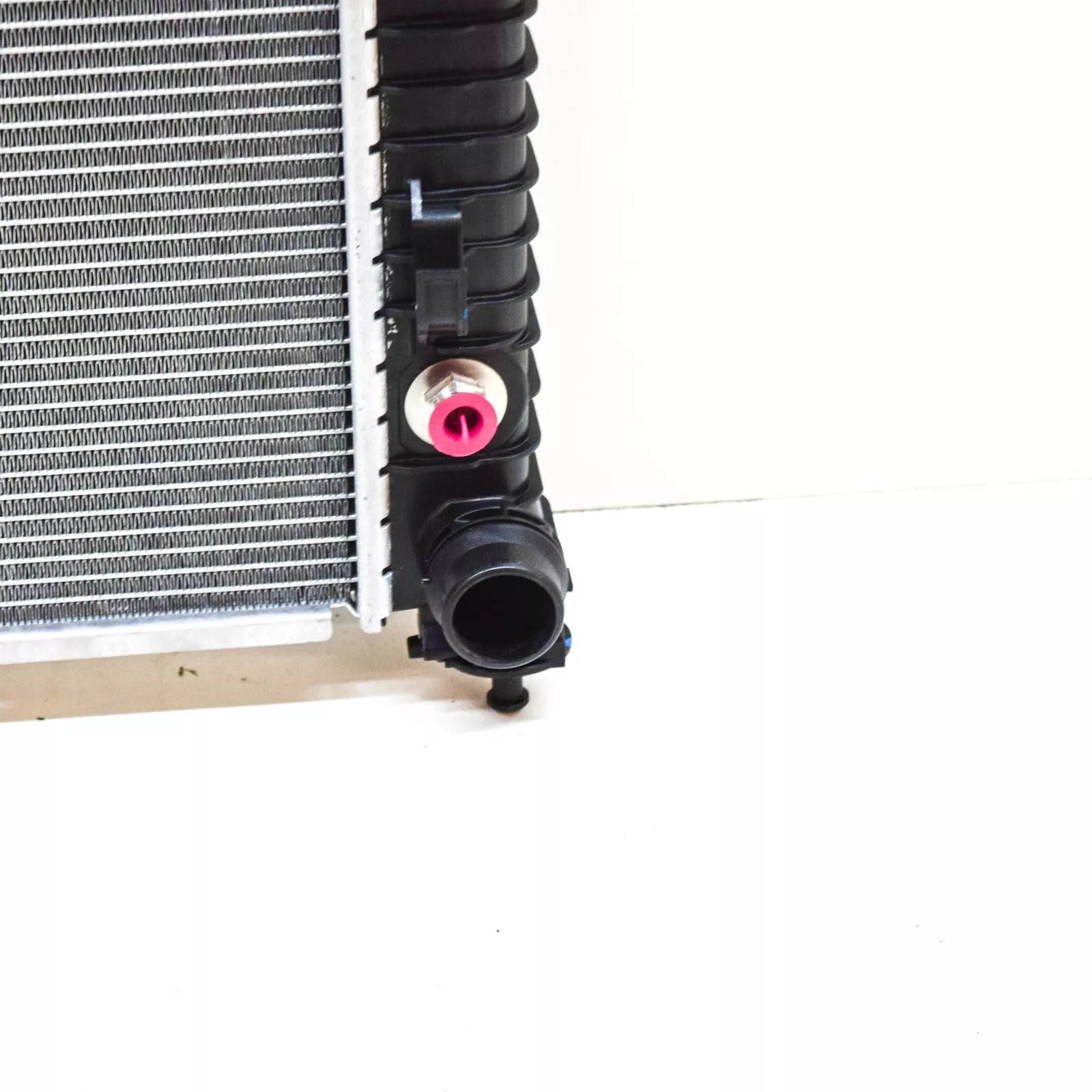 NEW MERCEDES-BENZ GLE W166 COOLING RADIATOR A0995001303 ORIGINAL