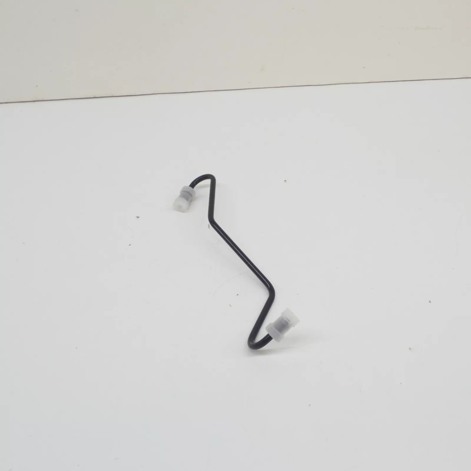 NEW AUDI A8 D3 FRONT RIGHT PISTON HOUSING BRAKE PIPE 4E0611722H ORIGINAL