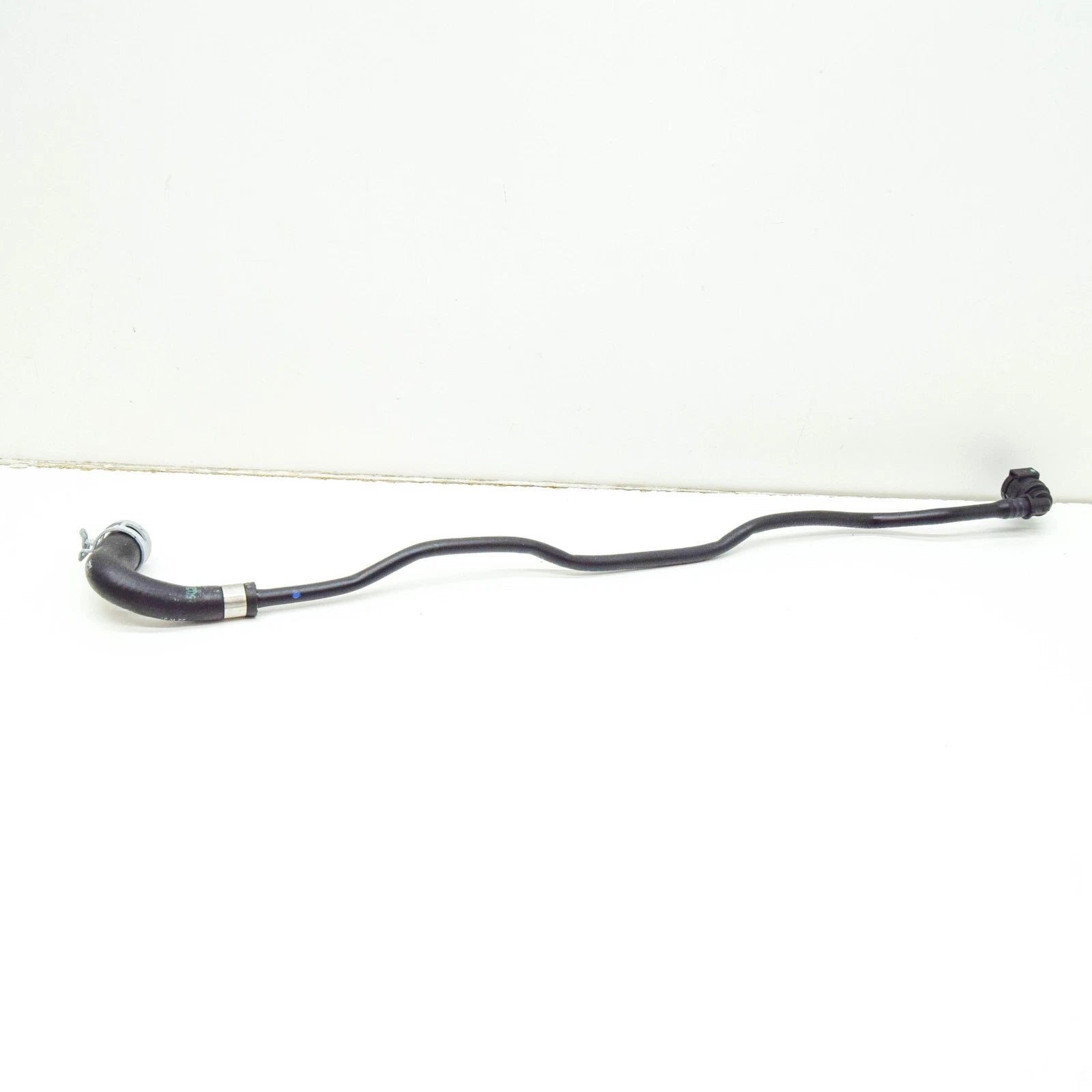 NEW MERCEDES-BENZ S W223 COOLANT EXPANSION TANK HOSE A2235012401 ORIGINAL