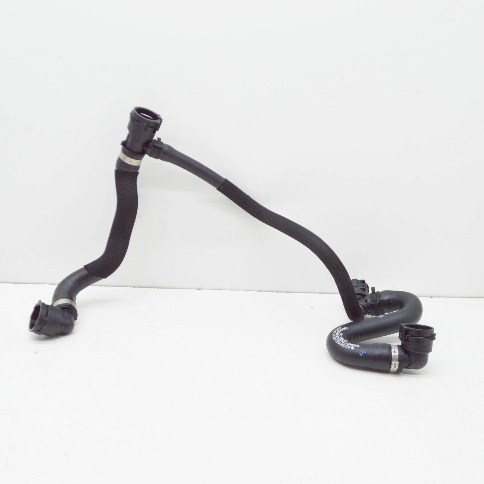 NEW MERCEDES-BENZ E W213 ENGINE COOLANT HOSE A2135010202