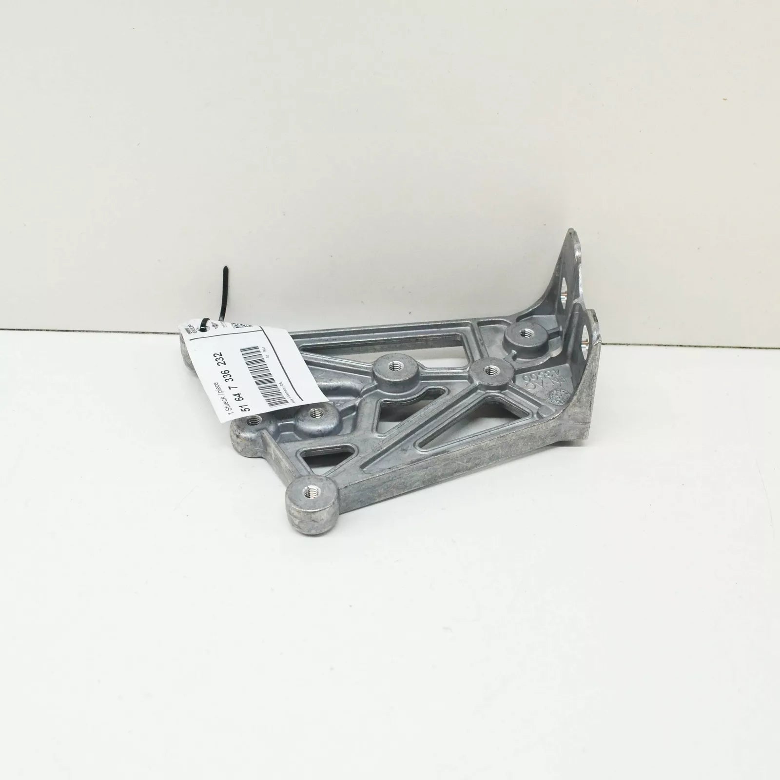 NEW BMW I8 I12 FRONT BRACE RIGHT BRACKET 51647336232 ORIGINAL