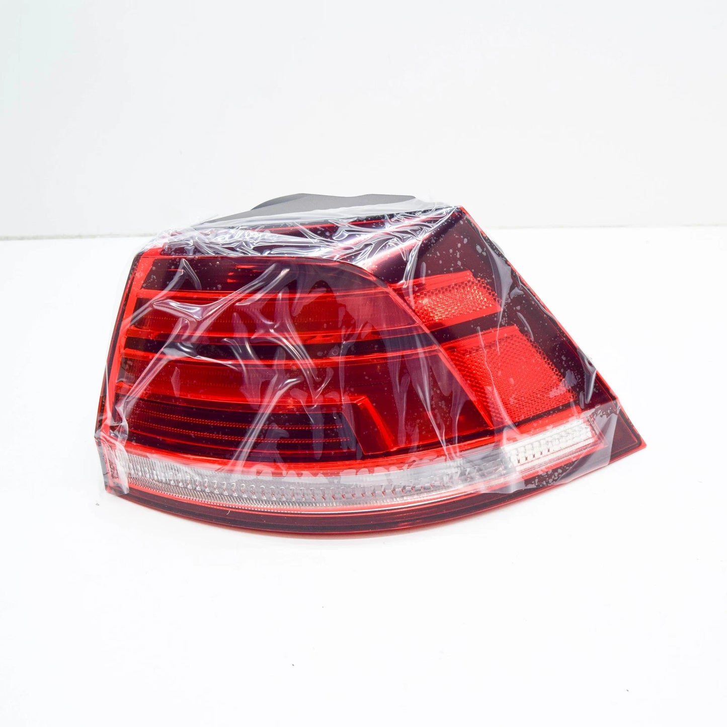 NEW VW GOLF MK7 VARIANT REAR RIGHT OUTER TAILLIGHT 5G9945096E ORIGINAL