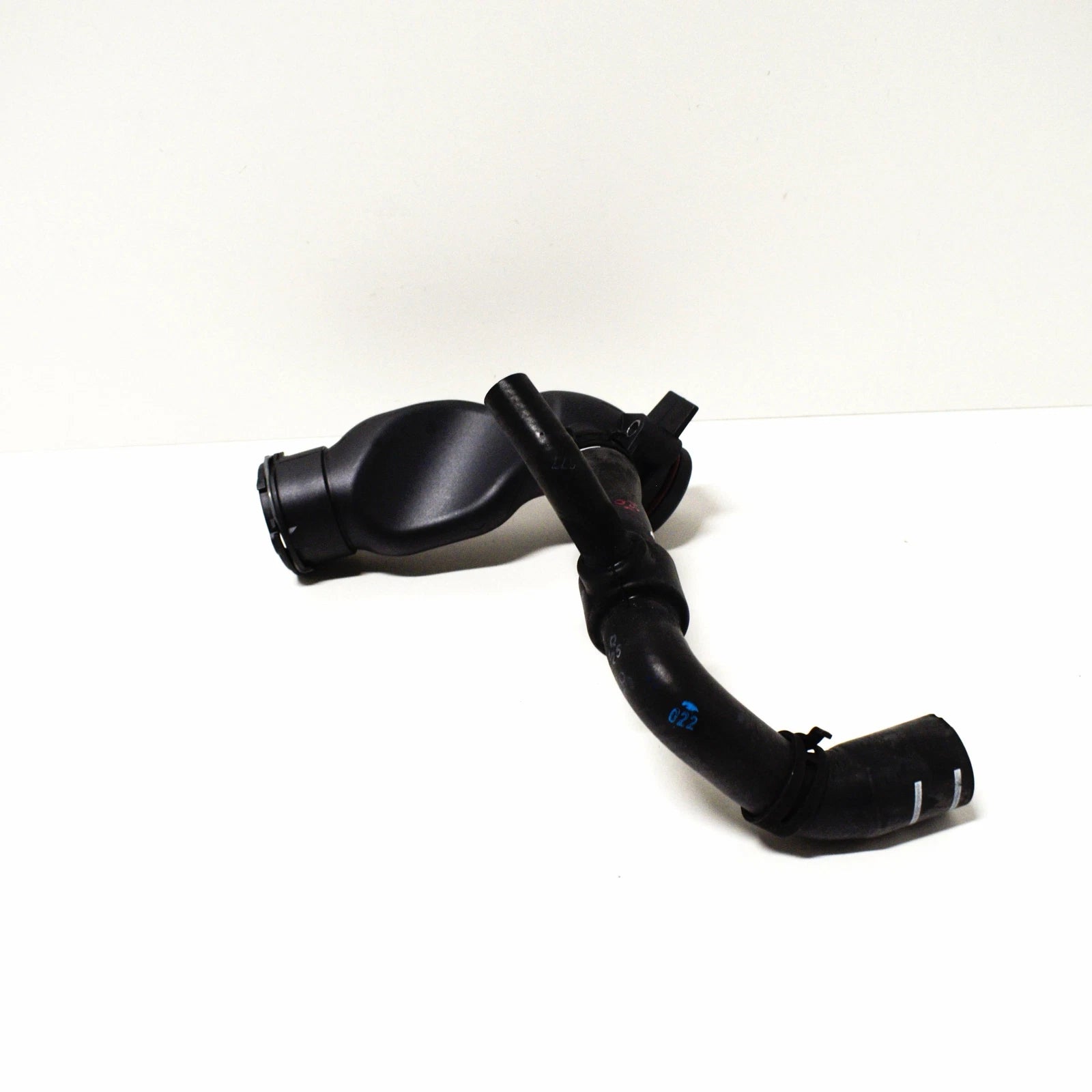 NEW MERCEDES BENZ C W204 WATER OUTLET PIPE HOSE A2712002056