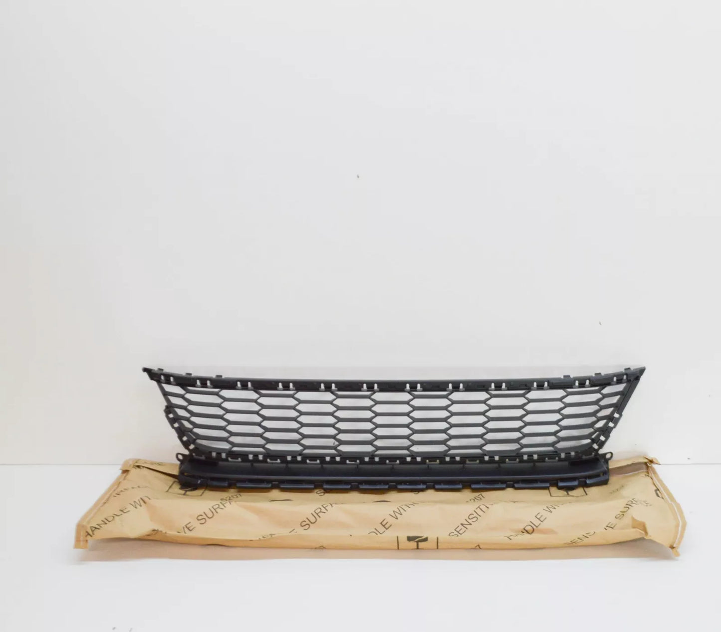 NEW VOLKSWAGEN SCIROCCO FRONT BUMPER LOWER GRILLE 1K8853677E9B9 2015 ORIGINAL