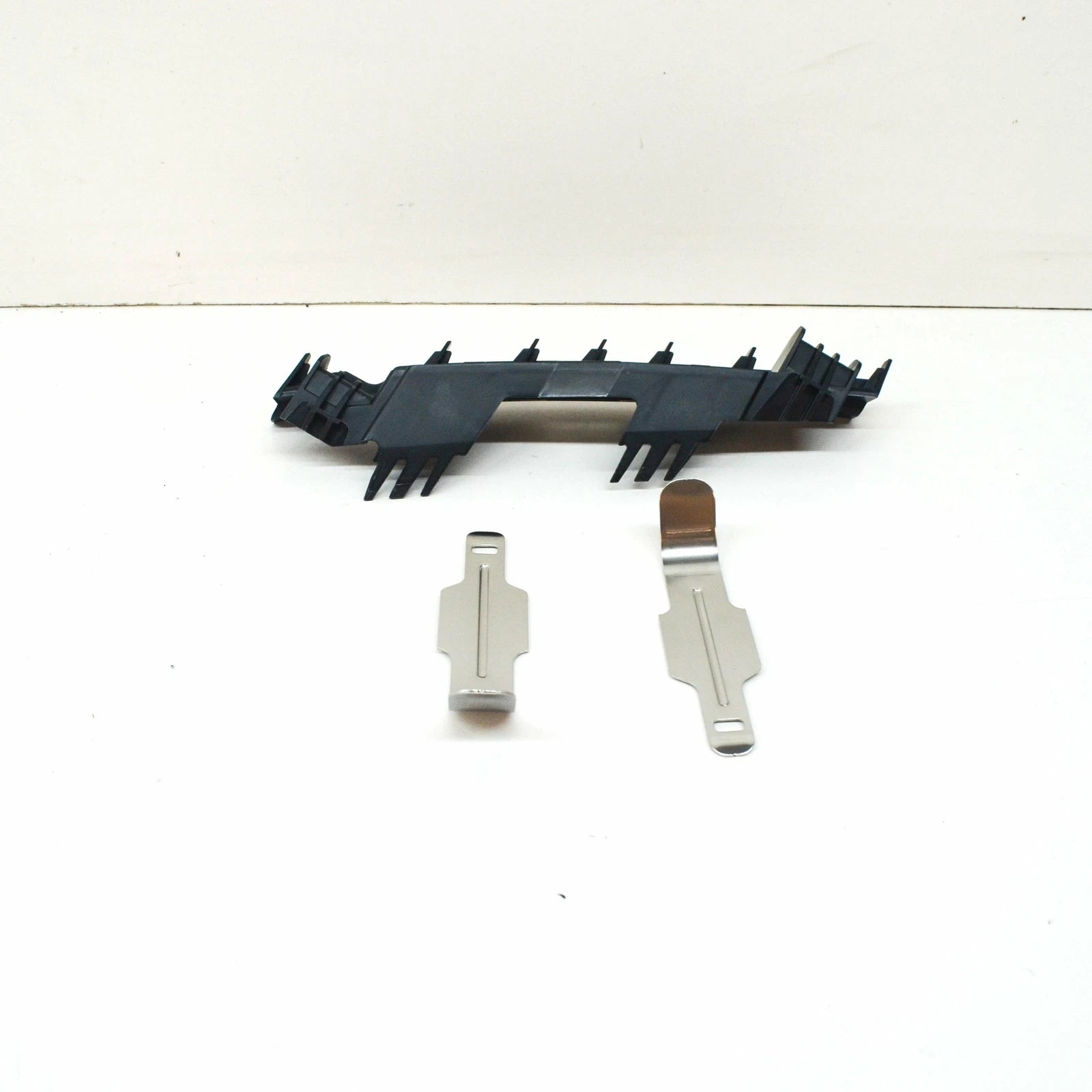 NEW BMW 3 G20 FRONT RIGHT HEADLIGHT BRACKET MOUNT 63118496142 ORIGINAL