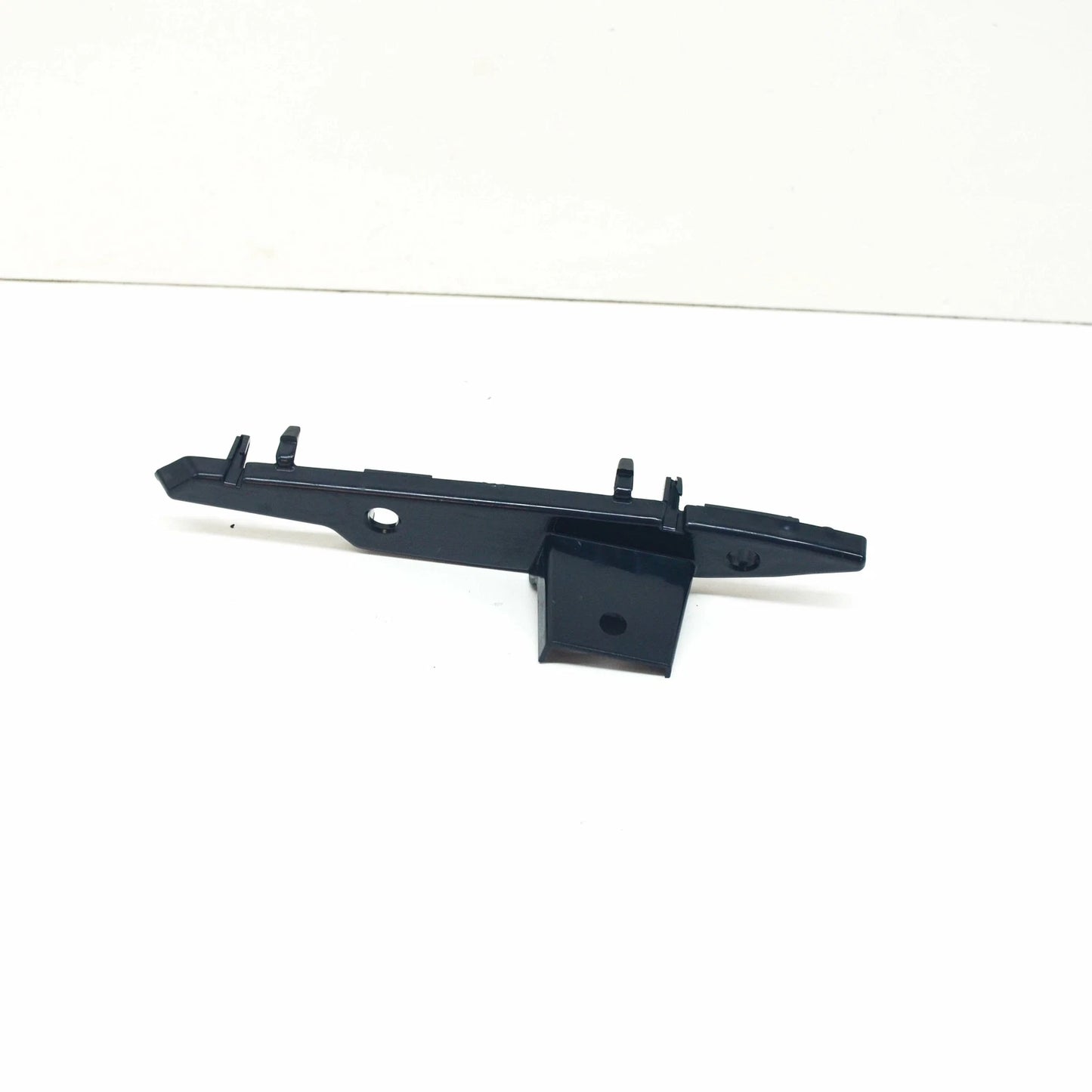 NEW BMW X3 G01 FRONT LEFT LOWER BUMPER INSERT GUIDE 51117399983 ORIGINAL