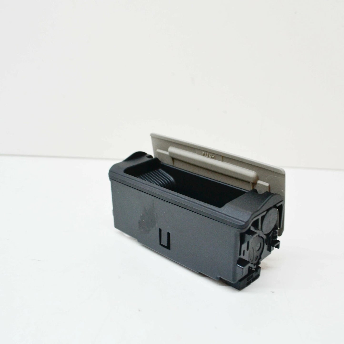 NEW AUDI A7 4G CENTER CONSOLE ASHTRAY 4G8857406CHK2  4G8857406C HK2