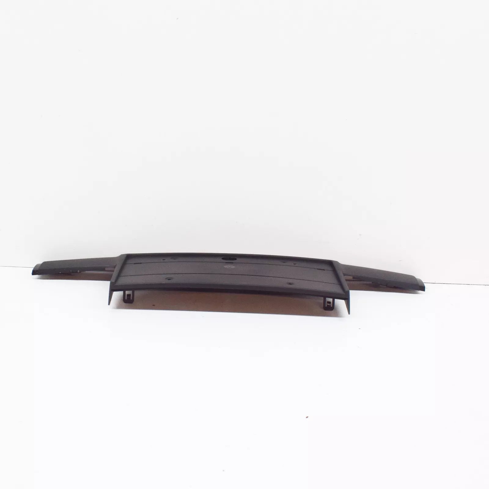 NEW BMW 3 E36 FRONT LICENSE NUMBER PLATE 51118165148 8165148 ORIGINAL