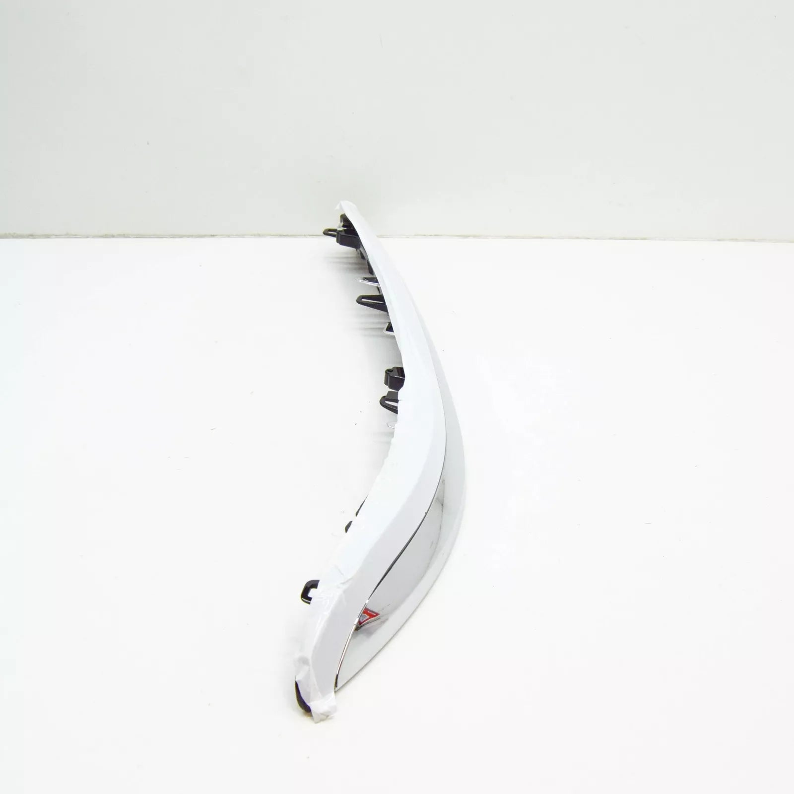 NEW VOLKSWAGEN ATLAS CA1 TERAMONT FRONT RIGHT HEADLIGHT TRIM 3CN941120B ORIGINAL