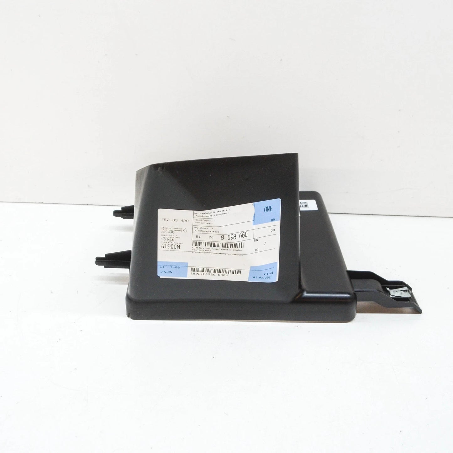 NEW BMW 5 G30 RIGHT RADIATOR SUPPORT AIR DUCT 51748098660 ORIGINAL