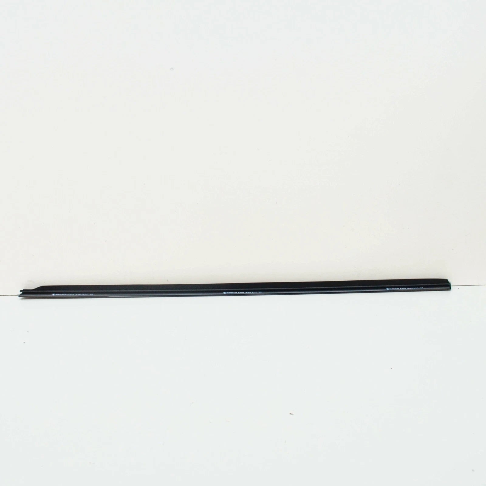 NEW BMW 6 GRAN COUPE F06 FRONT RIGHT DOOR WINDOW MOLDING 51337291920 ORIGINAL