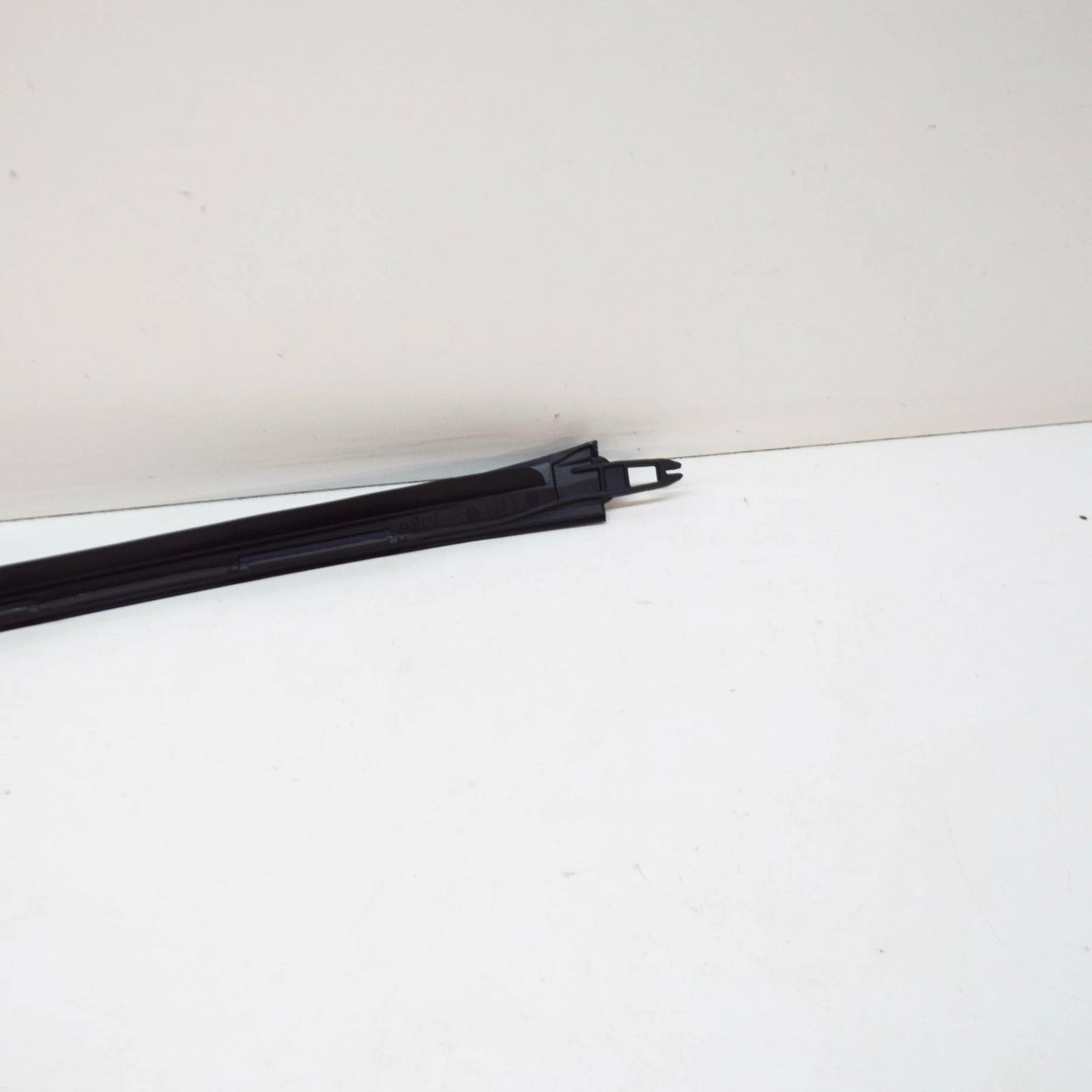 NEW MB A W177 FRONT WINDSHIELD RIGHT SIDE WATER DEFLECTOR A1776903000