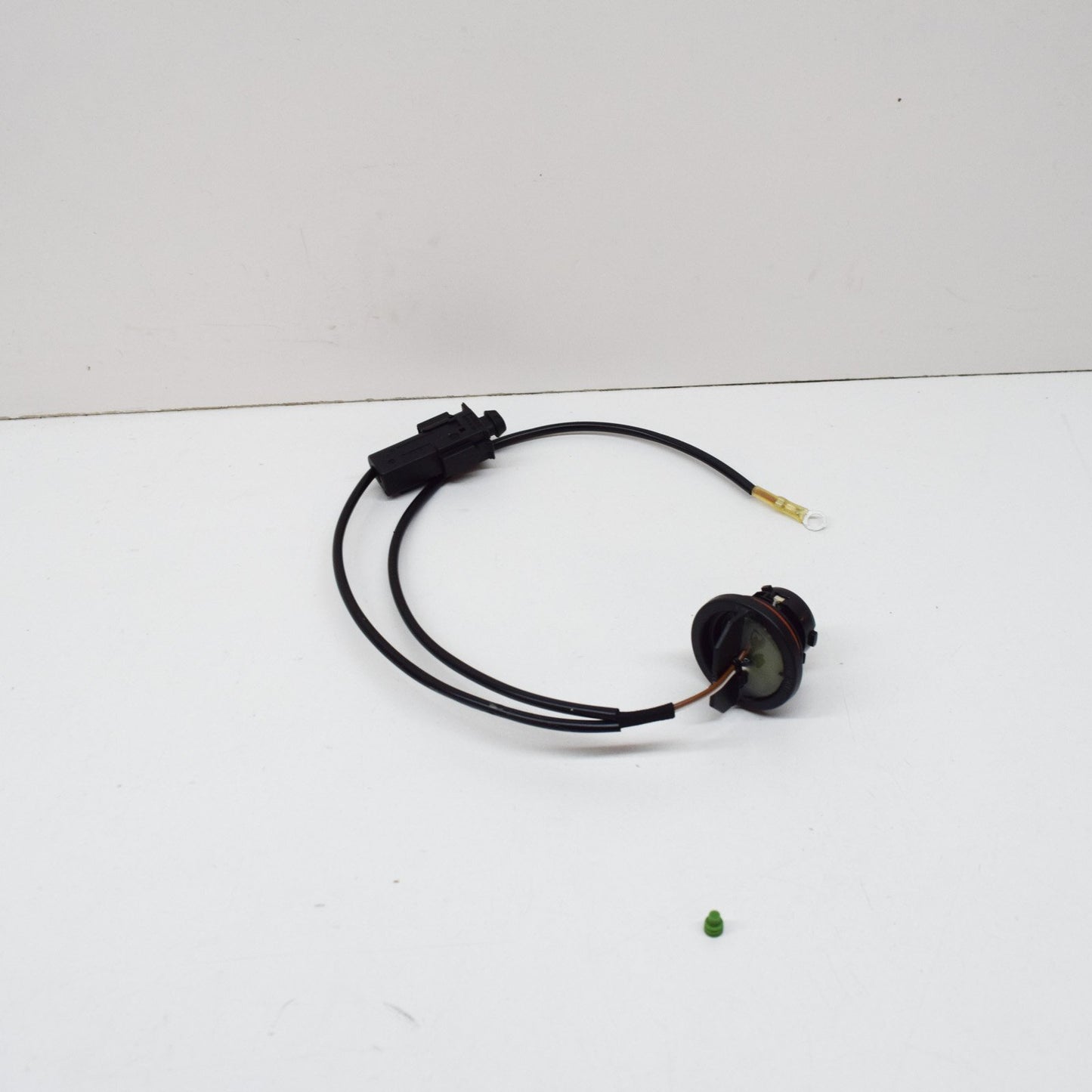 NEW MERCEDES-BENZ C-CLASS W203 FRONT INDICATOR BULB HOLDER A2038260182 ORIGINAL