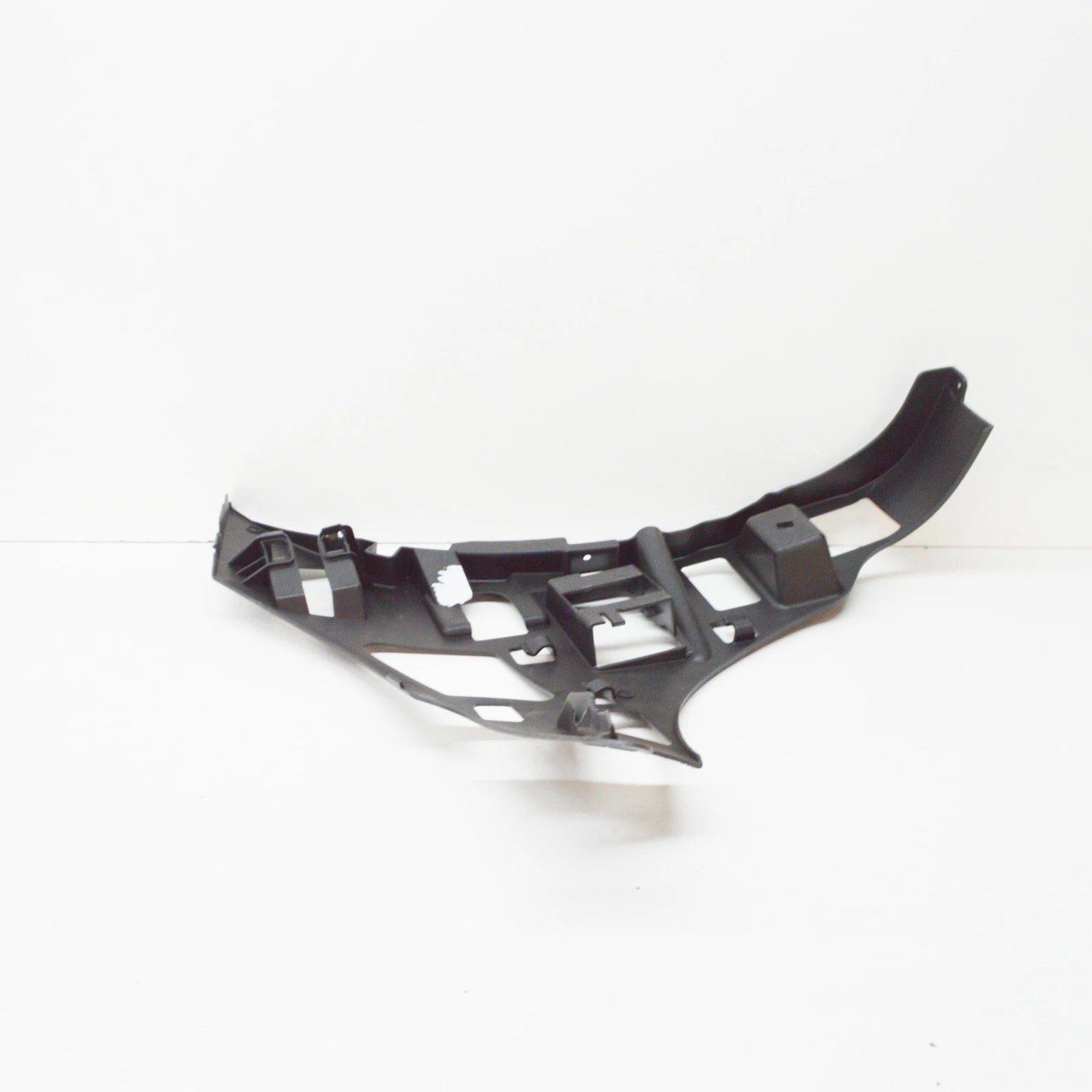 NEW MB S W222 FRONT RIGHT BUMPER OUTSIDE BASIC MOUNTING A2228856900