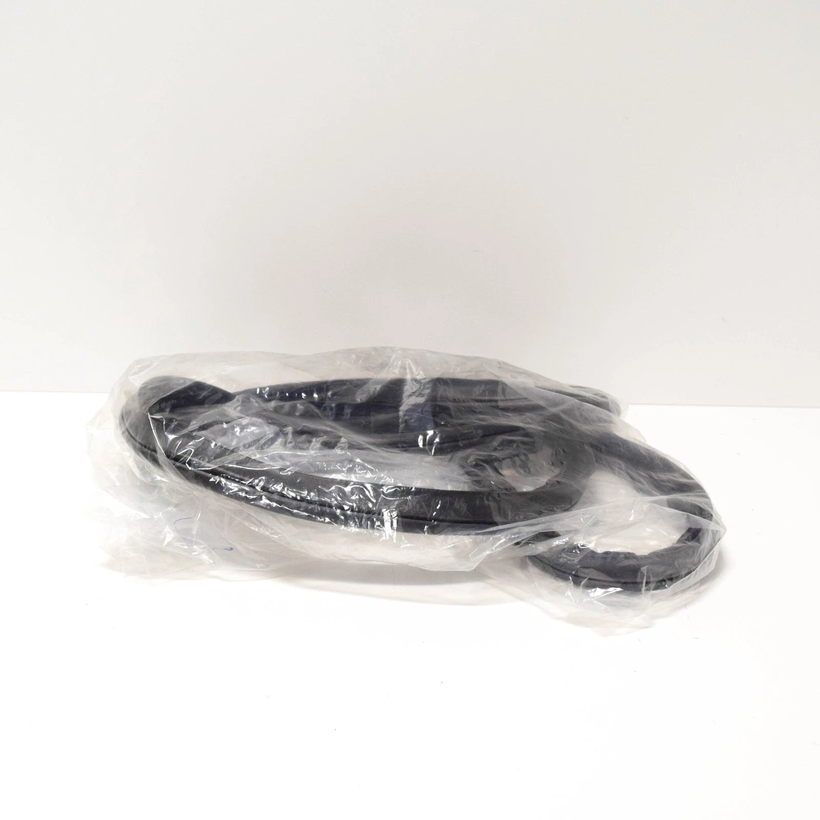 NEW BMW 1502 REAR TAILGATE BOOD LID GASKET SEAL 51715476161 ORIGINAL