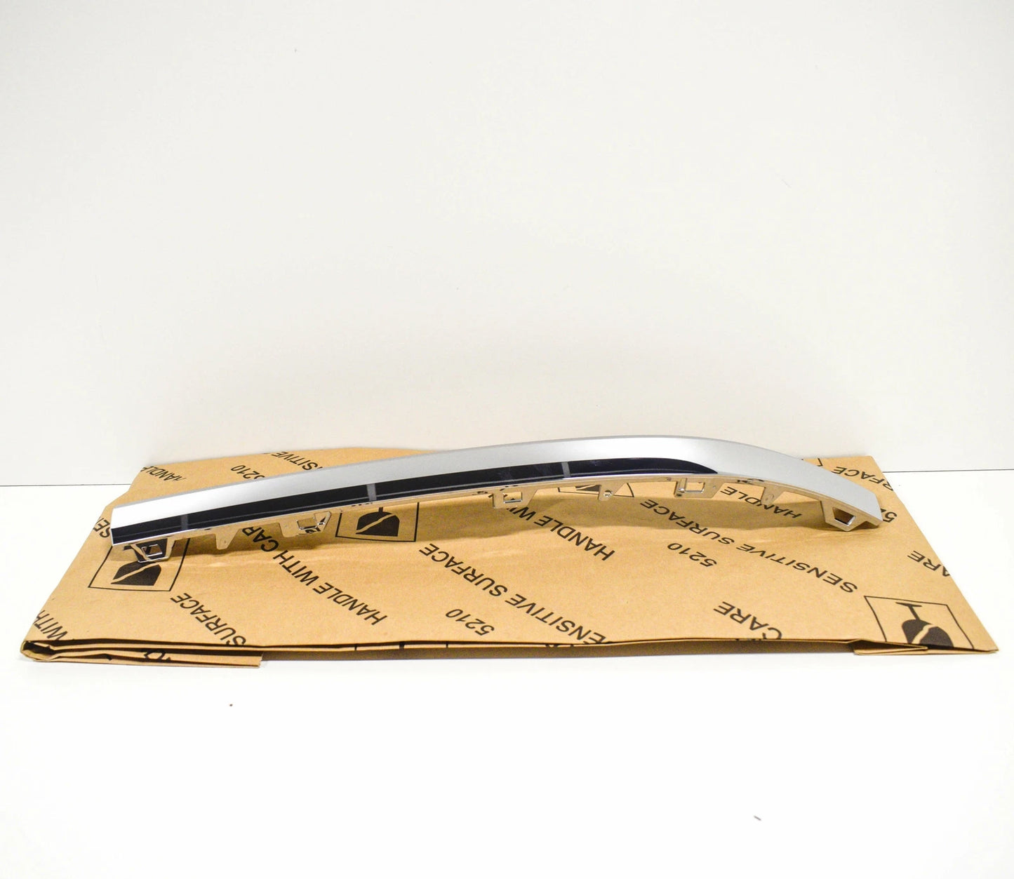 NEW VOLKSWAGEN TOUAREG 7P FRONT BUMPER LEFT CHROME MOLDING 7P68532532ZZ ORIGINAL