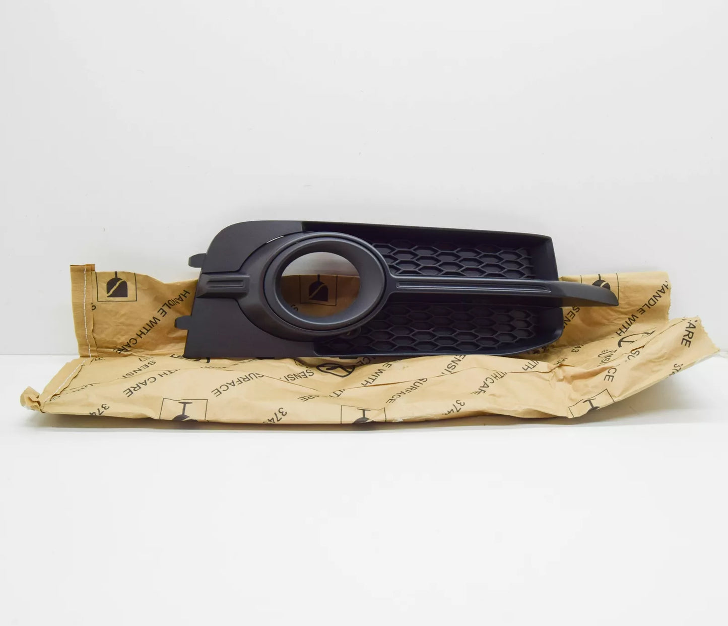 NEW AUDI A1 8X RIGHT FOG LIGHT GRILLE S-LINE 8X0807682B01C 8X0807682B ORIGINAL