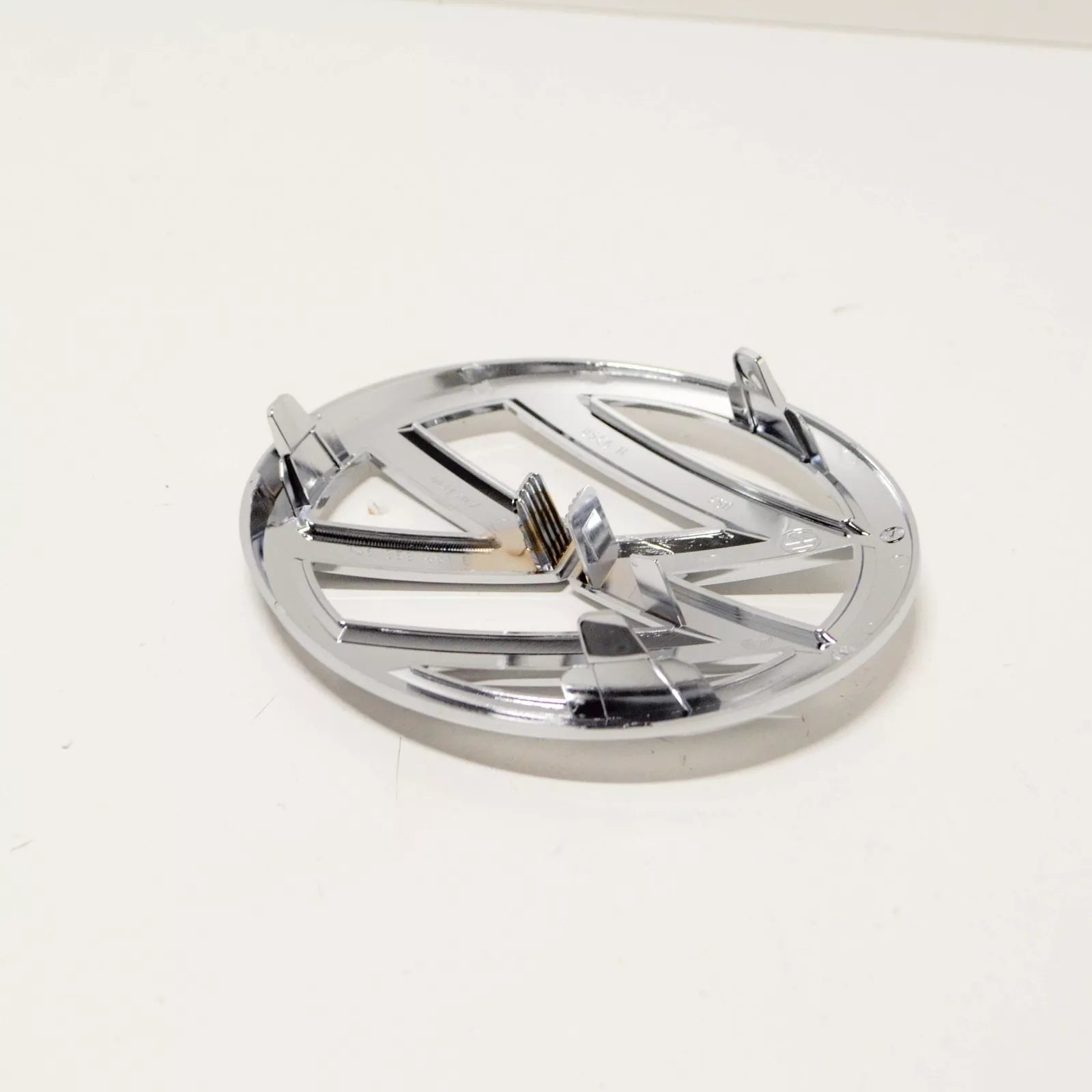 NEW VOLKSWAGEN UP FRONT BUMPER RADIATOR GRILLE EMBLEM 1S6853601B739 ORIGINAL