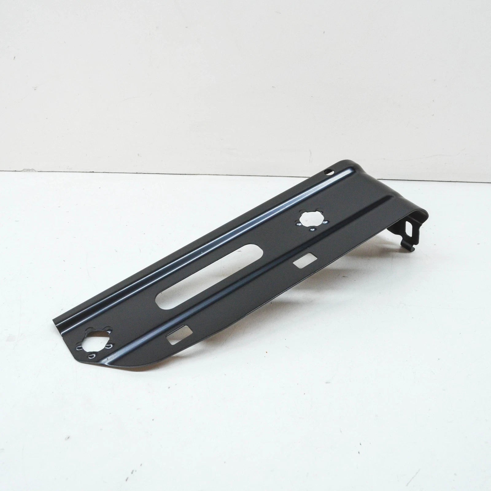 NEW BMW X5 G05 FRONT DUCT LOWER BRACKET 51647443621 ORIGINAL