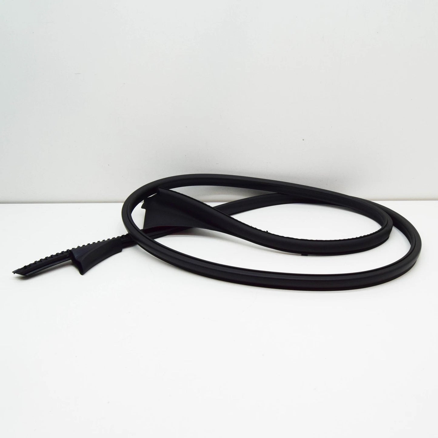 NEW MERCEDES-BENZ CLA COUPE C118 RIGHT ROOF SEAL A1186730600 ORIGINAL