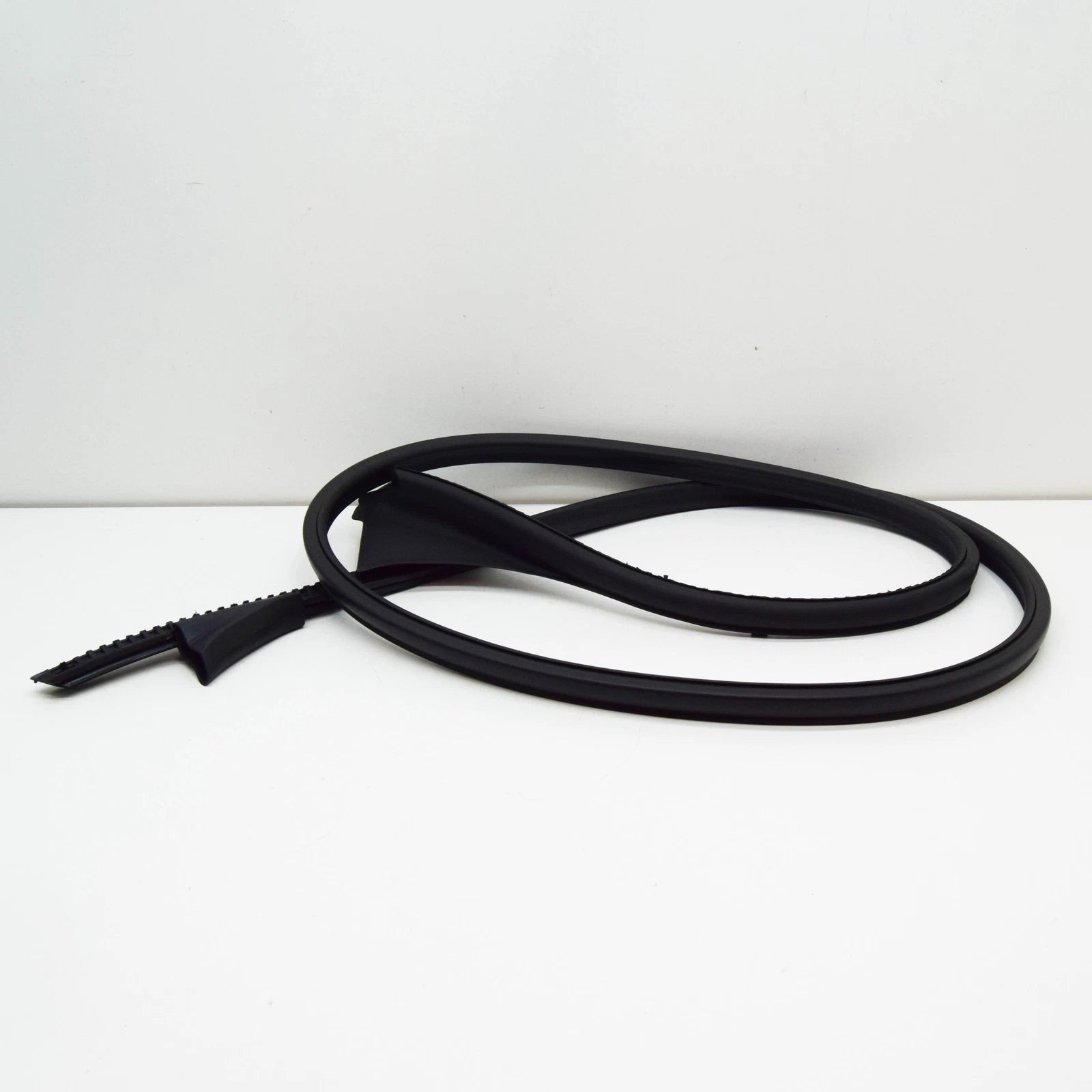 NEW MERCEDES-BENZ CLA COUPE C118 RIGHT ROOF SEAL A1186730600 ORIGINAL