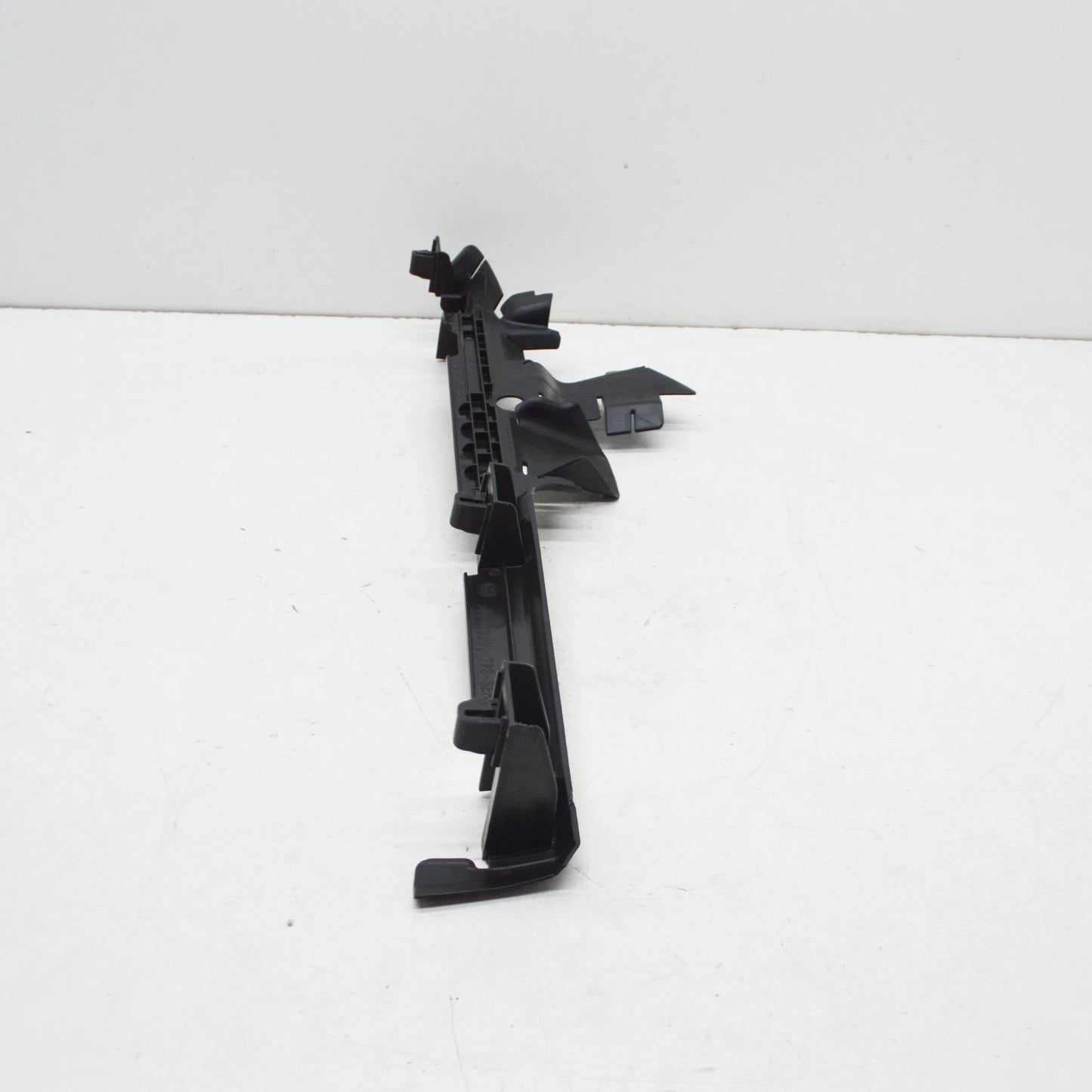 NEW VOLKSWAGEN E-GOLF MK7 5G RIGHT RADIATOR AIR GUIDE 5GE121284G ORIGINAL