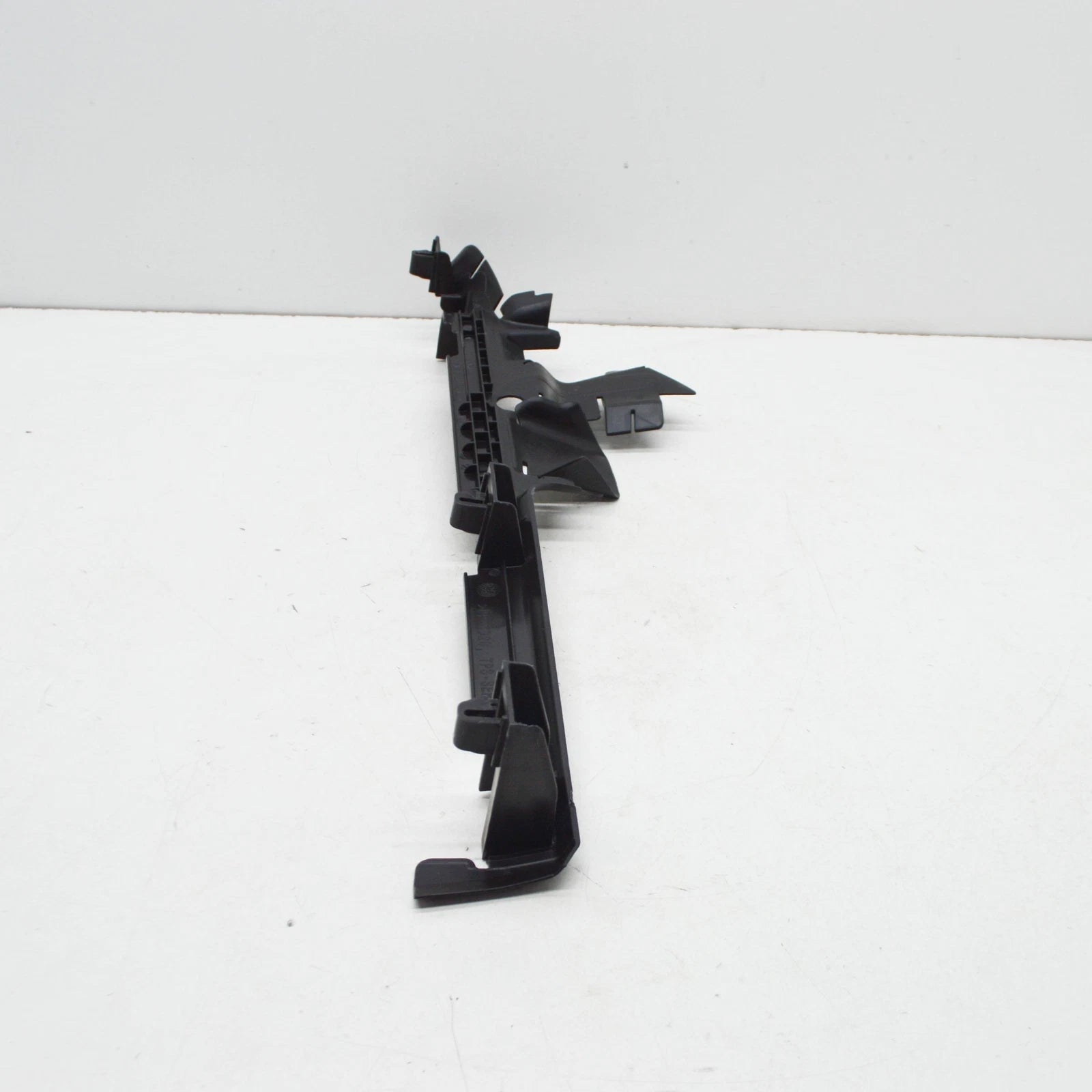 NEW VOLKSWAGEN E-GOLF MK7 5G RIGHT RADIATOR AIR GUIDE 5GE121284G ORIGINAL