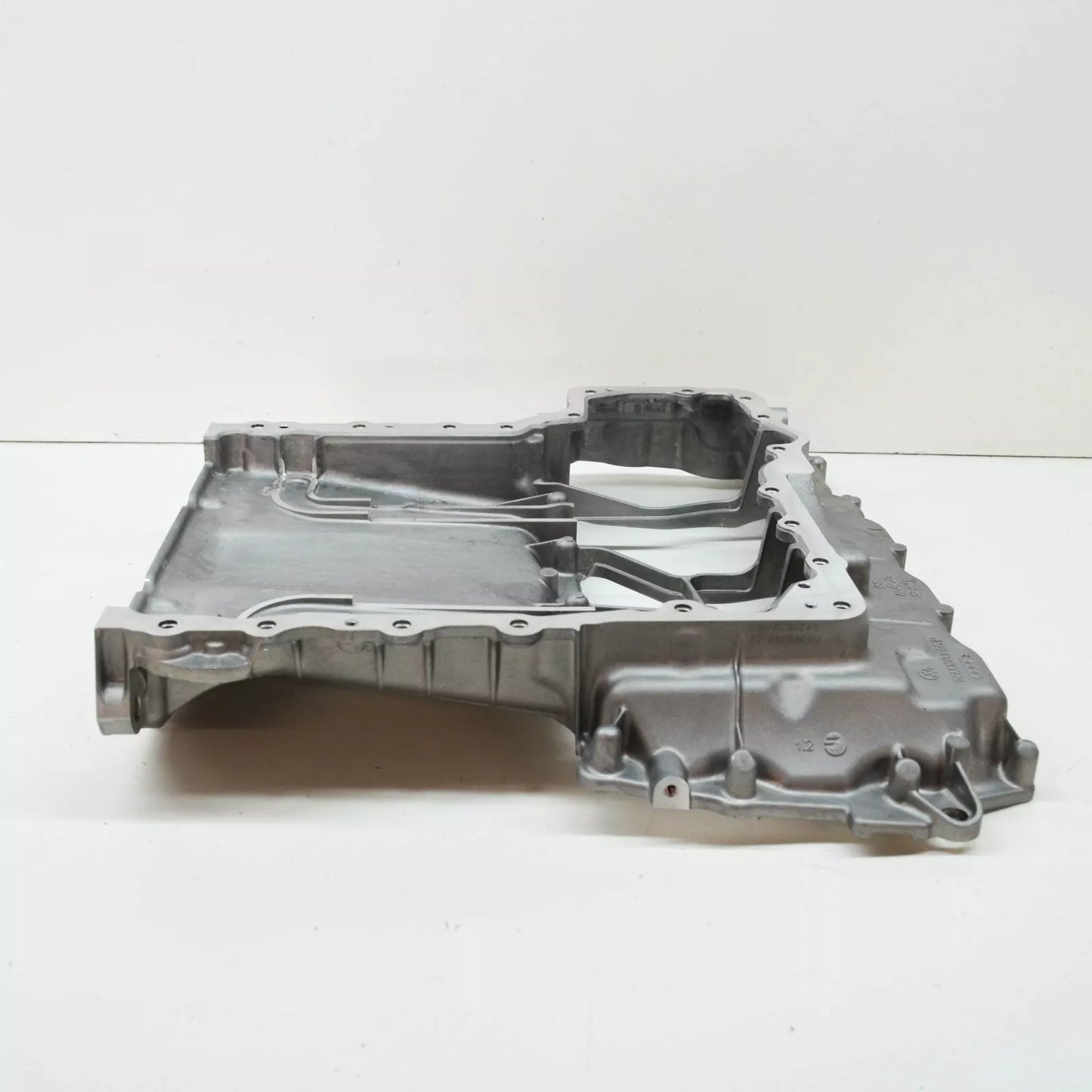 NEW AUDI A4 B9 ENGINE OIL PAN UPPER 06M103603AG ORIGINAL