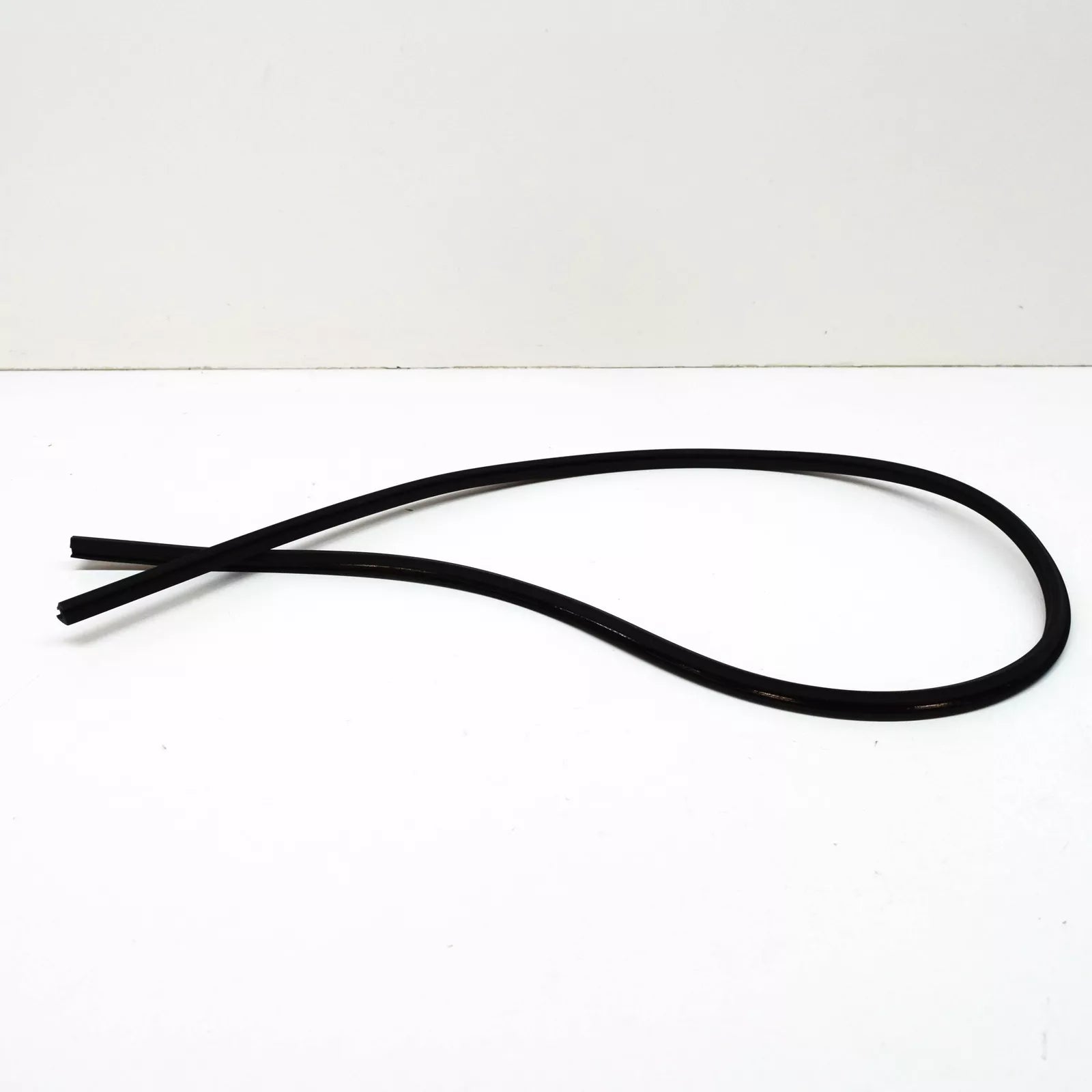 NEW BMW 3 TOURING E30 REAR WINDOW COVER STRIP 51311947248 1947248