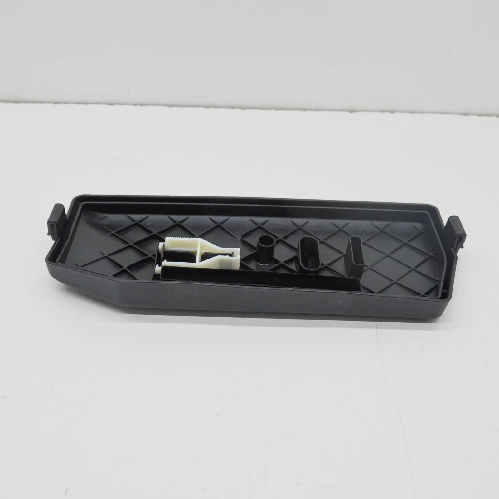 NEW VOLKSWAGEN POLO AW FUSE BOX COVER 2Q0937132A ORIGINAL
