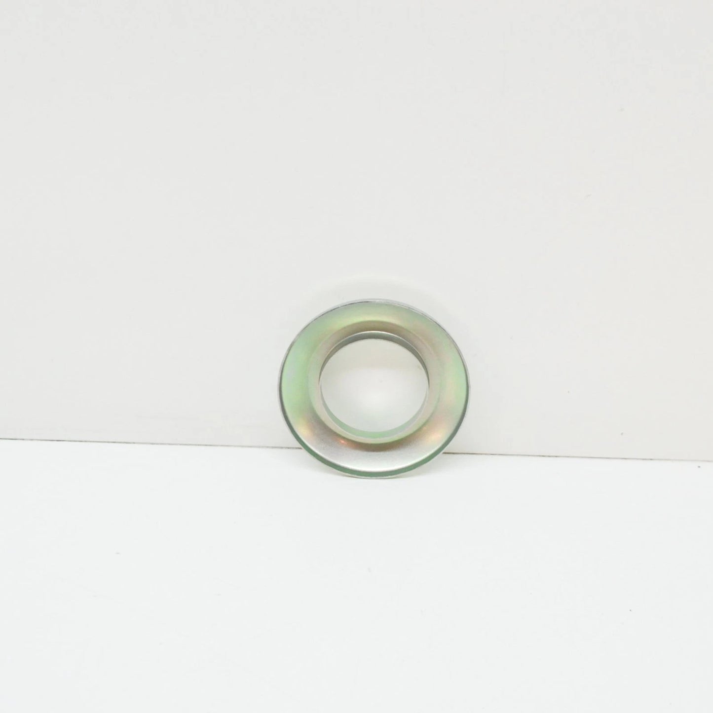 NEW BMW 6 E24 WHEEL HUB DUST SHIELD 31211128423 1128423 ORIGINAL