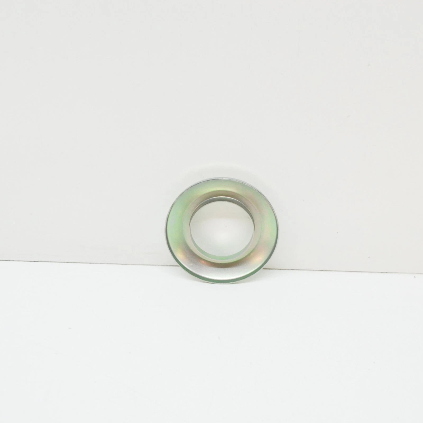 NEW BMW 6 E24 WHEEL HUB DUST SHIELD 31211128423 1128423 ORIGINAL