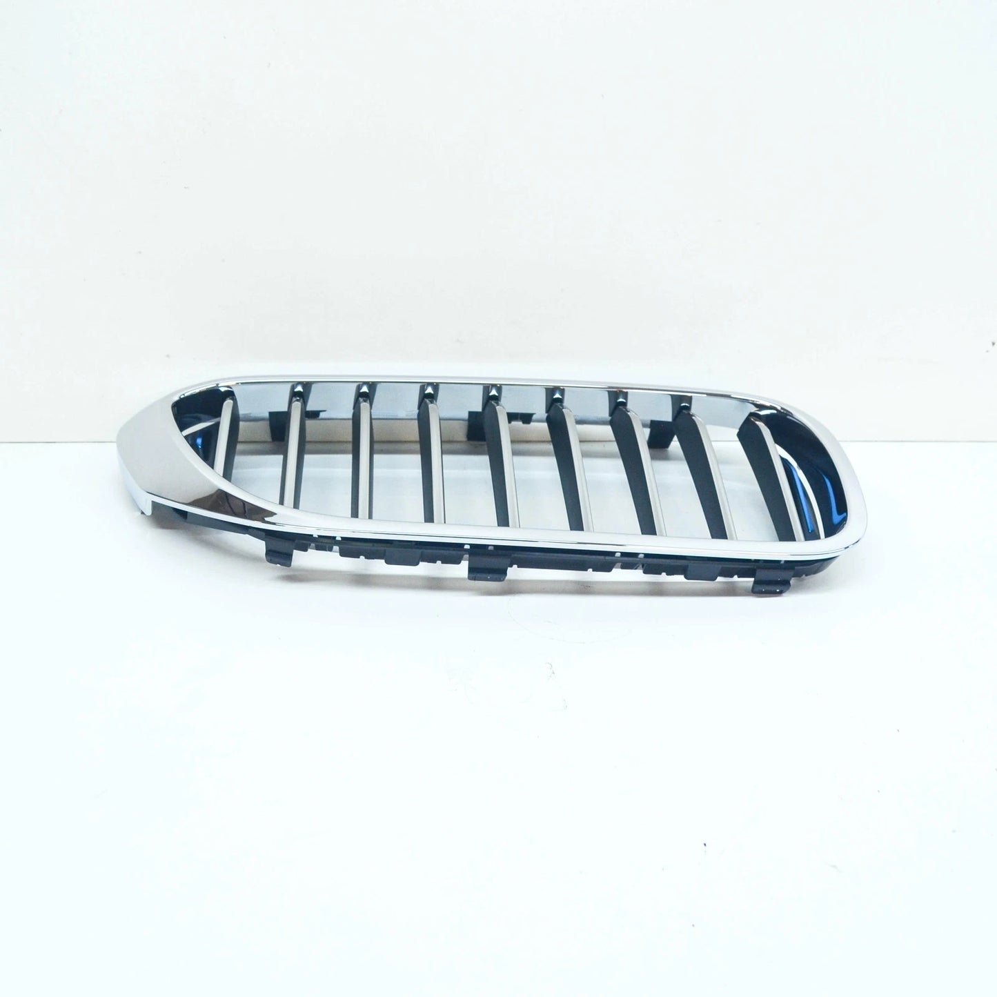 NEW BMW 5 G30 FRONT RIGHT KIDNEY GRILLE 51137473692 ORIGINAL