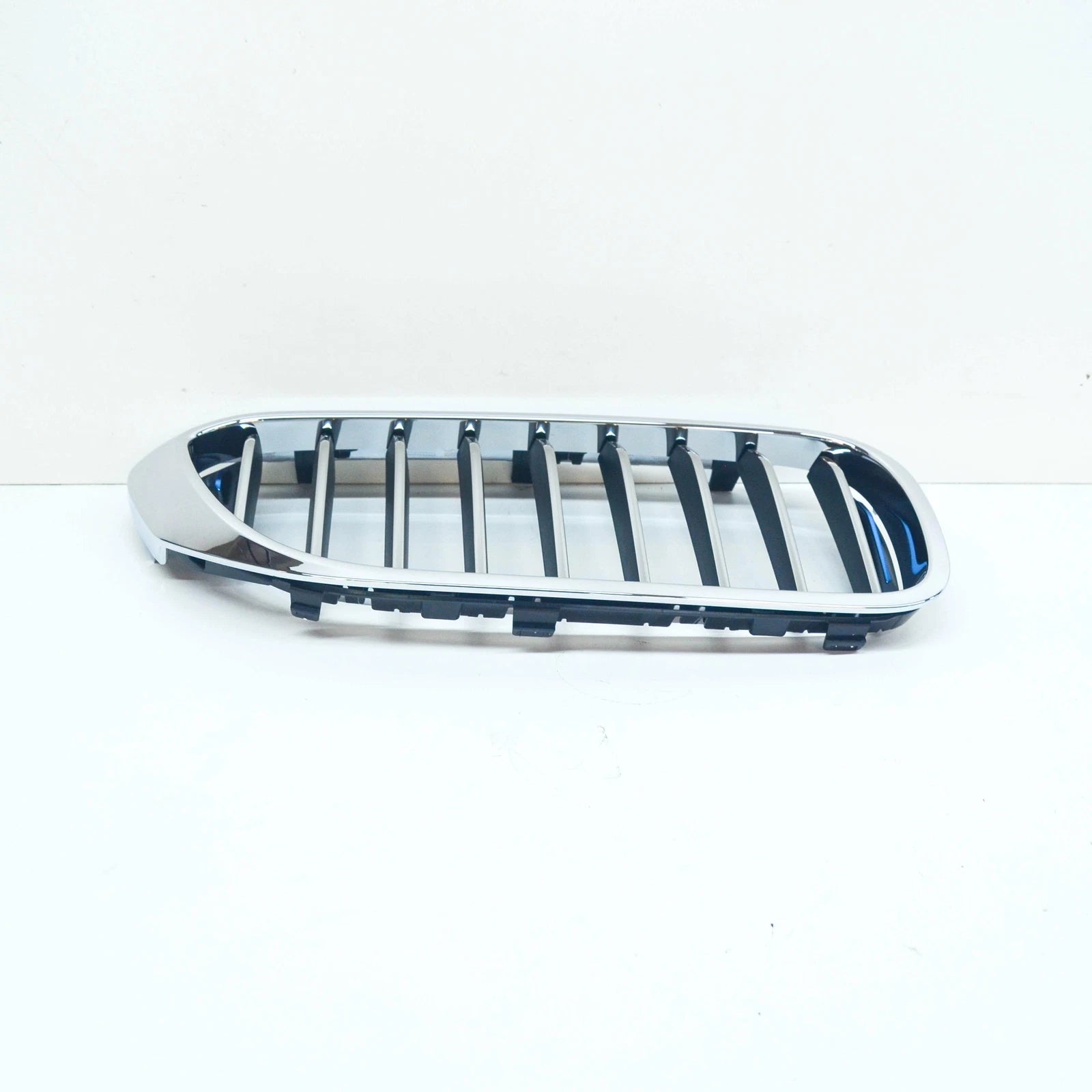 NEW BMW 5 G30 FRONT RIGHT KIDNEY GRILLE 51137473692 ORIGINAL