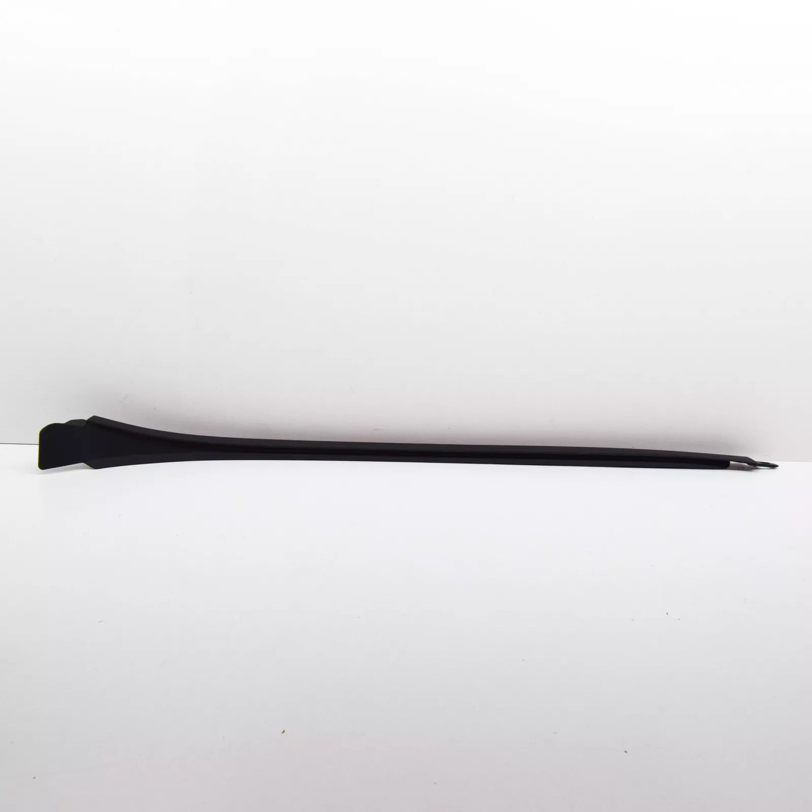 NEW MERCEDES-BENZ CLA C118 RIGHT WINDSHIELD WATER DEFLECTOR A1186905000 ORIGINAL