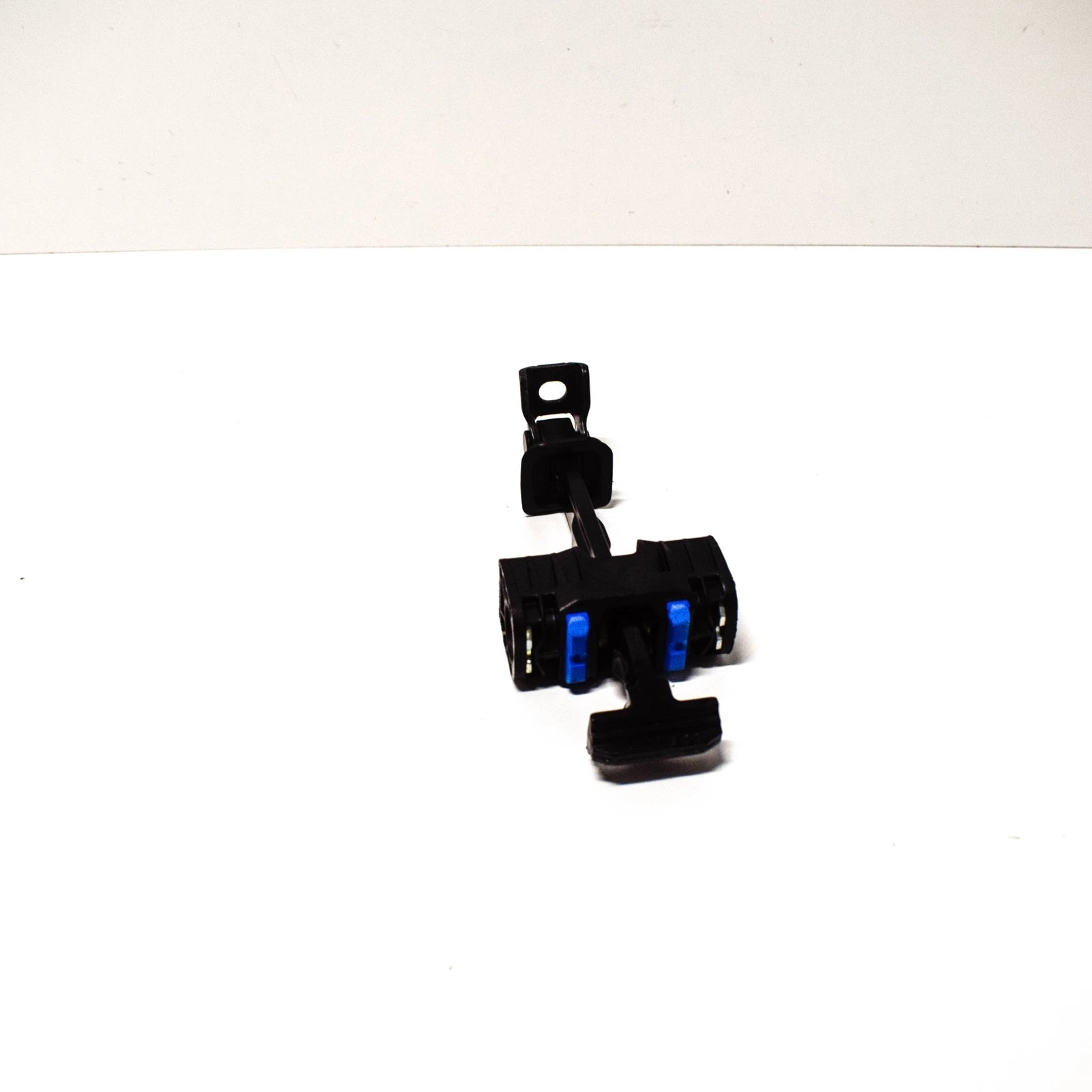 NEW VOLKSWAGEN AMAROK 2H FRONT DOOR CATCH LEFT OR RIGHT 2H0837249