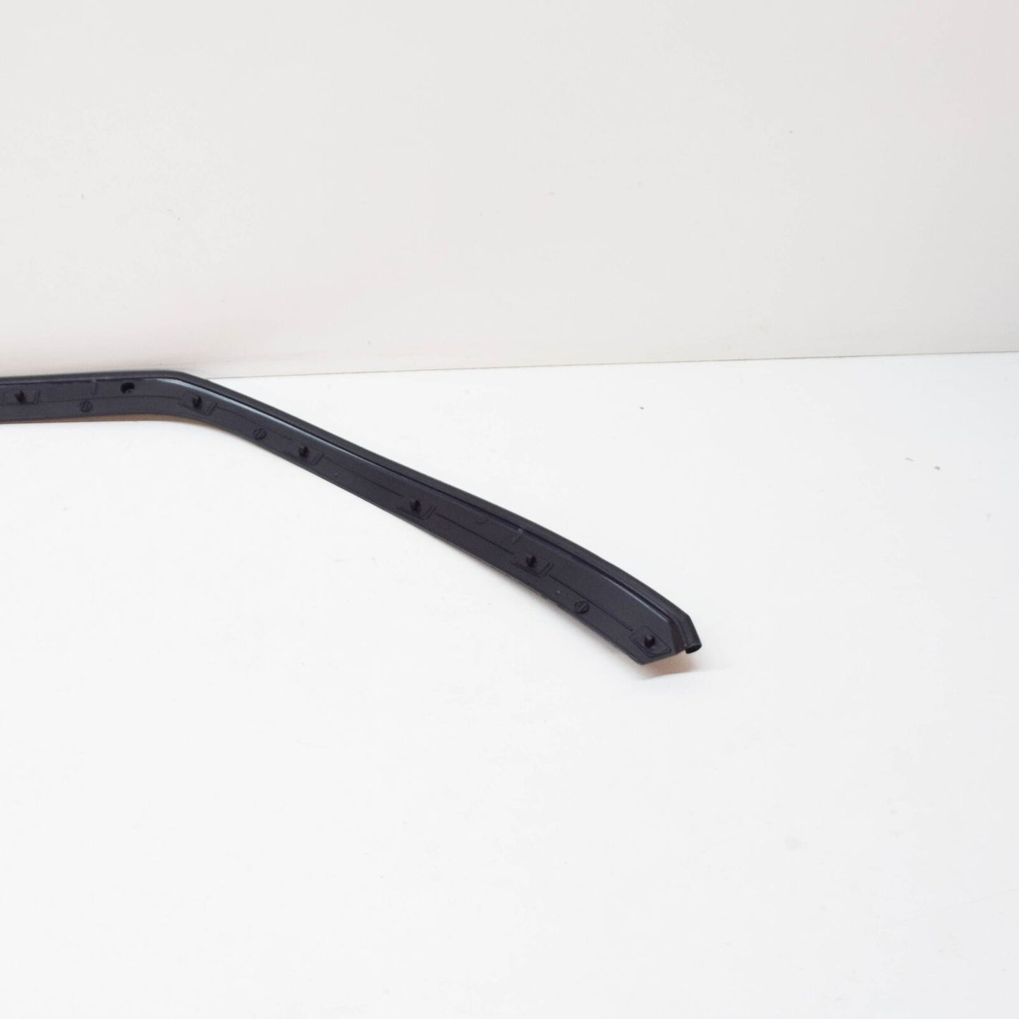 new audi q7 4m front bonnet hood weather strip 	4m0823126 original