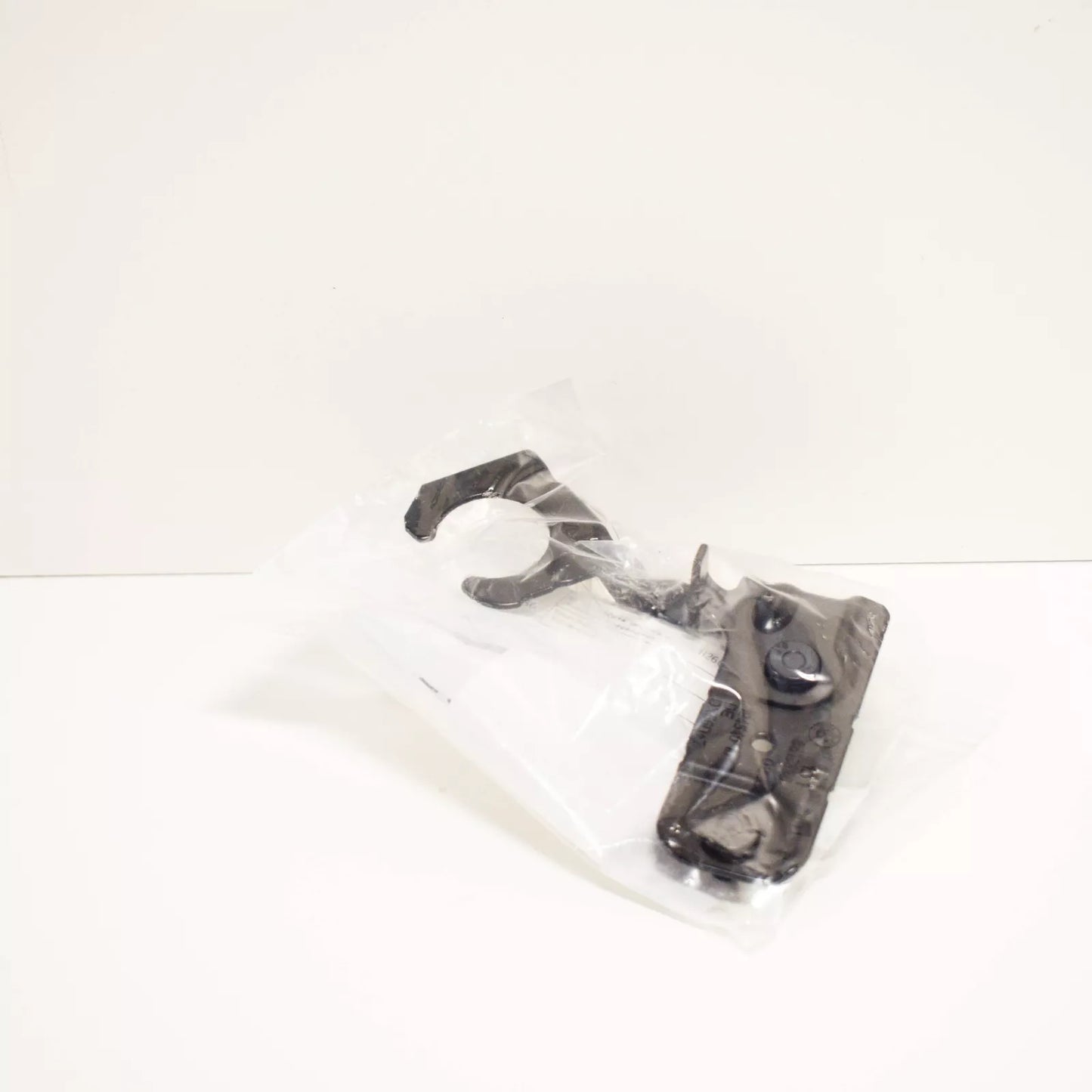 NEW BMW 1 F21 RIGHT AIR CLEANER BRACKET 13718618896 ORIGINAL