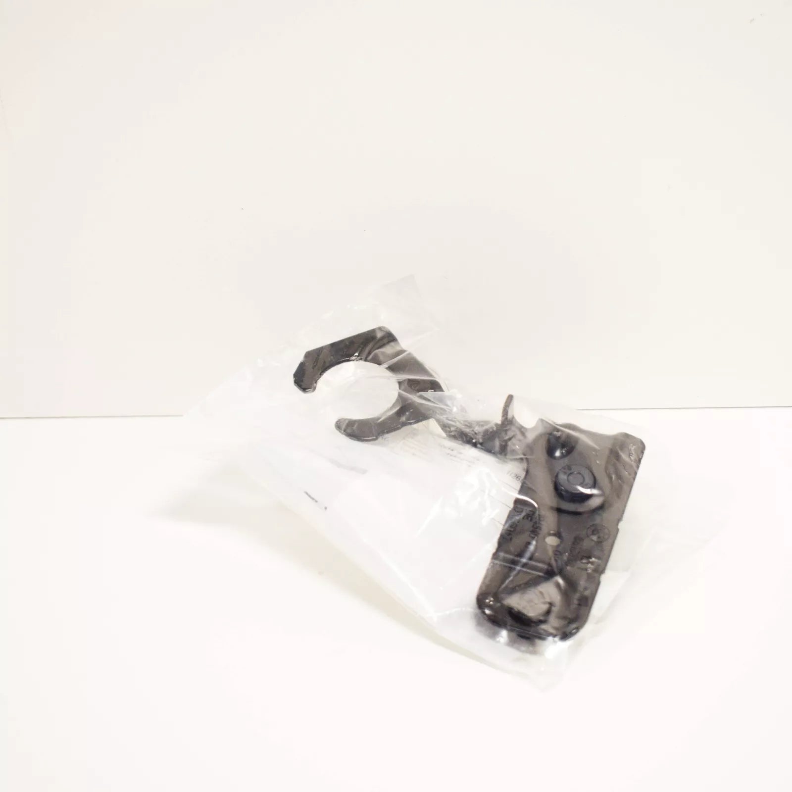 NEW BMW 1 F21 RIGHT AIR CLEANER BRACKET 13718618896 ORIGINAL