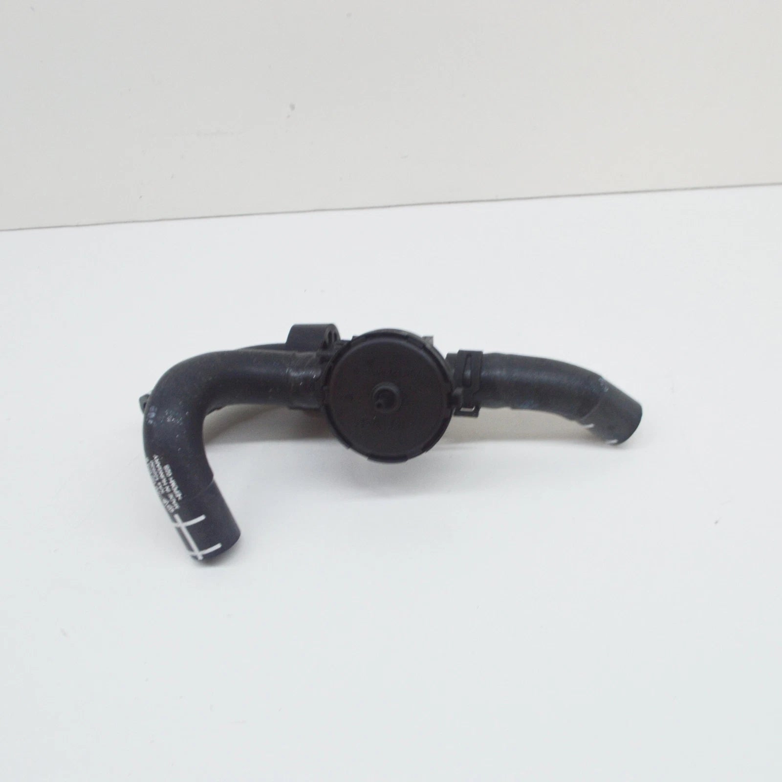 NEW VOLKSWAGEN TOUAREG 7P MK2 COOLANT HOSE WITH VALVE 7P0122073B