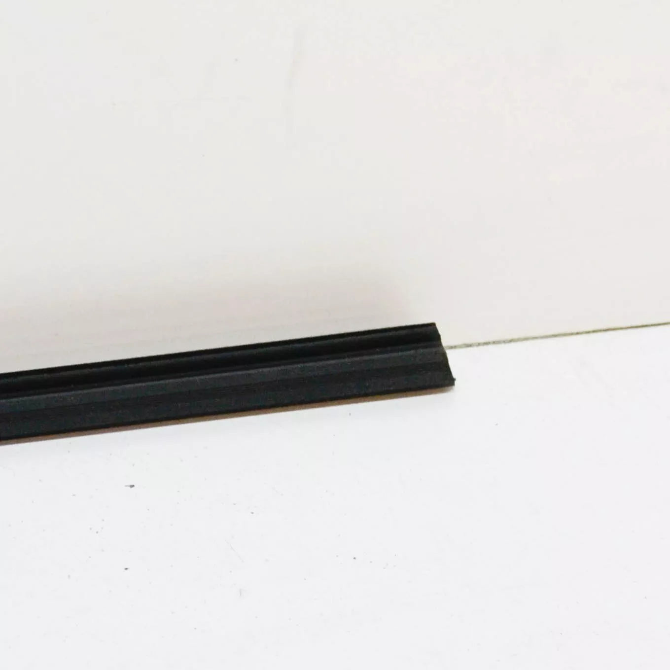 NEW MERCEDES E W124 INNER FRONT WINDOW WEATHERSTRIP SEAL A1247250265 ORIGINAL