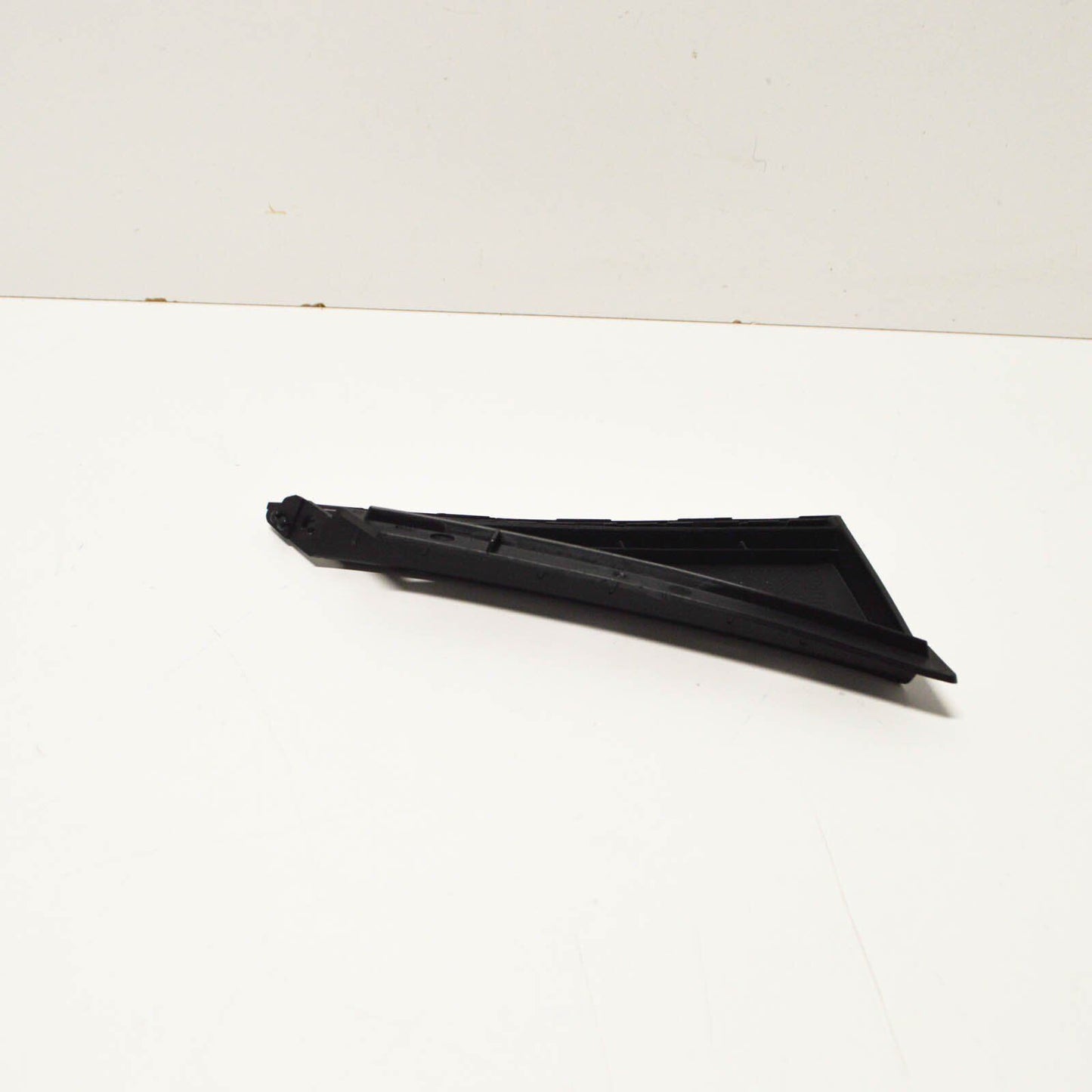 NEW MB CLA SHOOTING BRAKE X117 FRONT BUMPER RIGHT SIDE MOUNT A1178850400