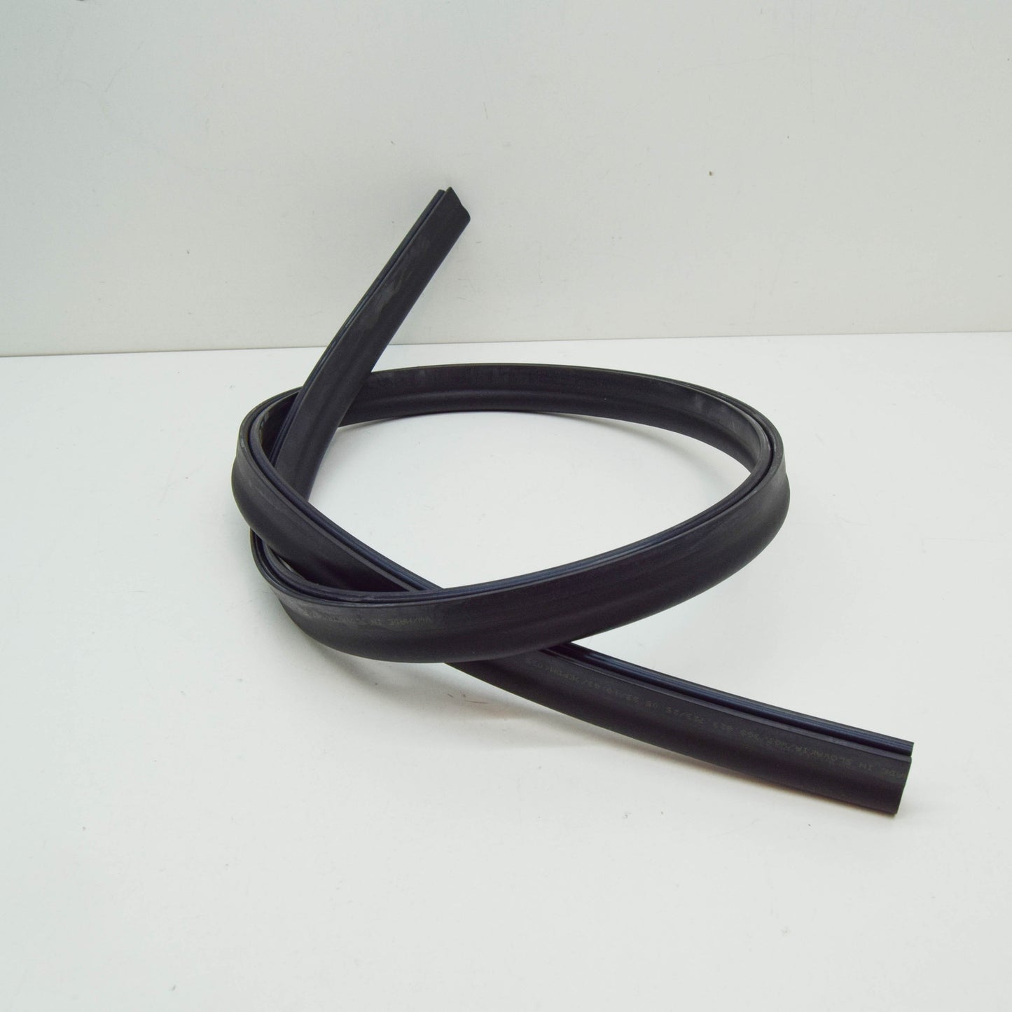 NEW VOLSKWAGEN ARTEON 3H7 FRONT HOOD WATER BOX SEAL 3G8823723 ORIGINAL